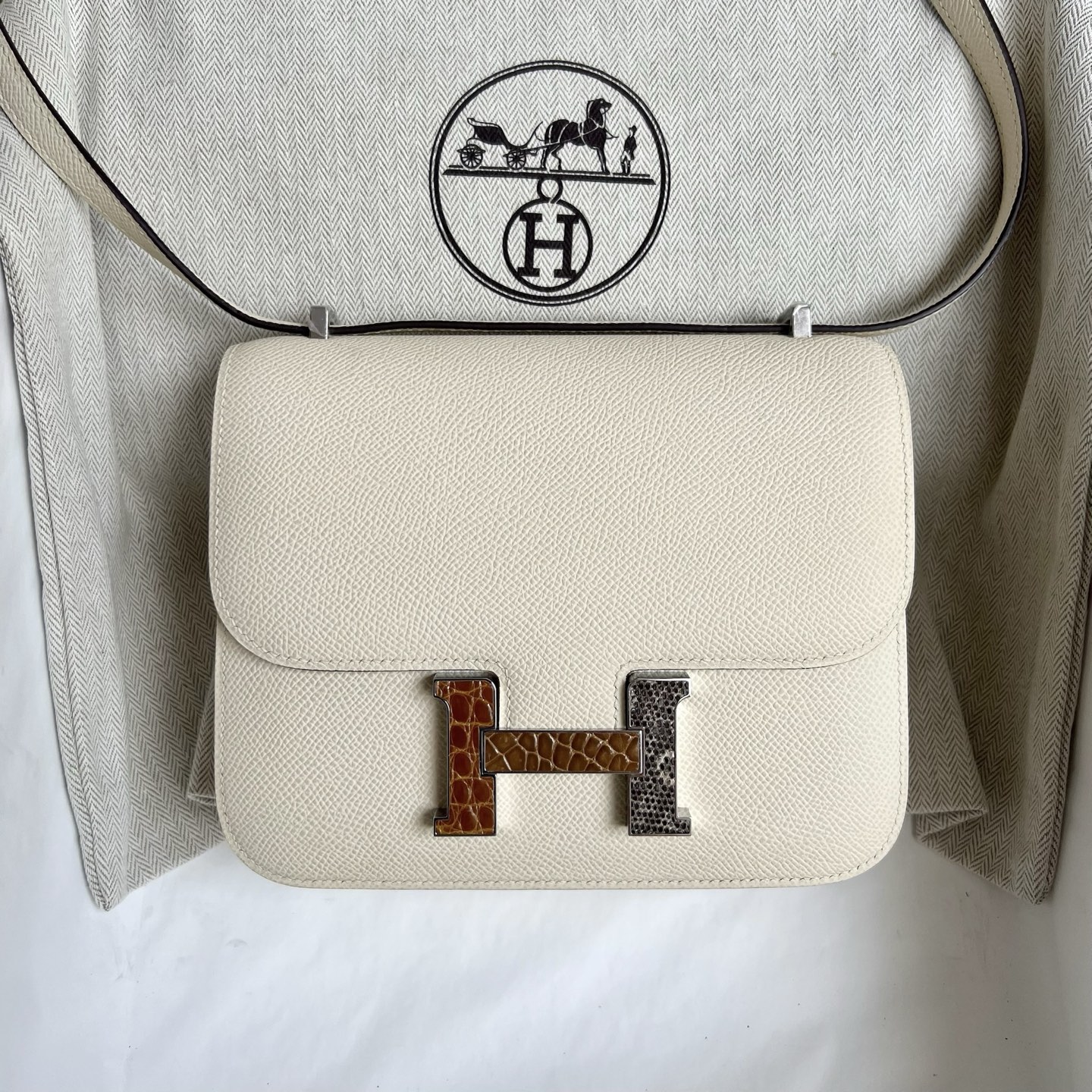 Newly made ⭐️ Constance 18cm Epsom Color: I2 cream white with crocodile + lizard buckle, fully handmade wax stitching Spot Stock - Image 9