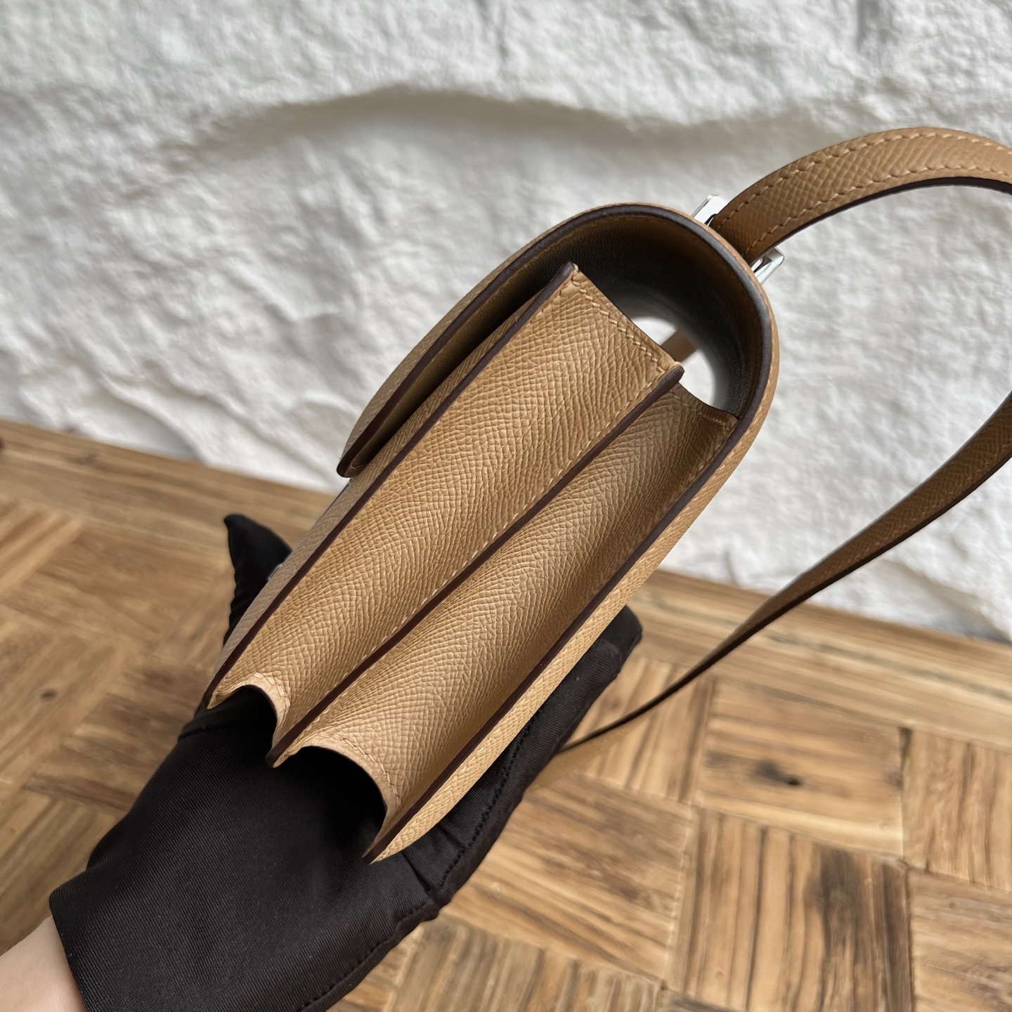Newly made Constance 18cm Epsom Color: 0M milk tea color with I2 cream white enamel buckle, fully handmade wax stitching Spot Stock - Image 3