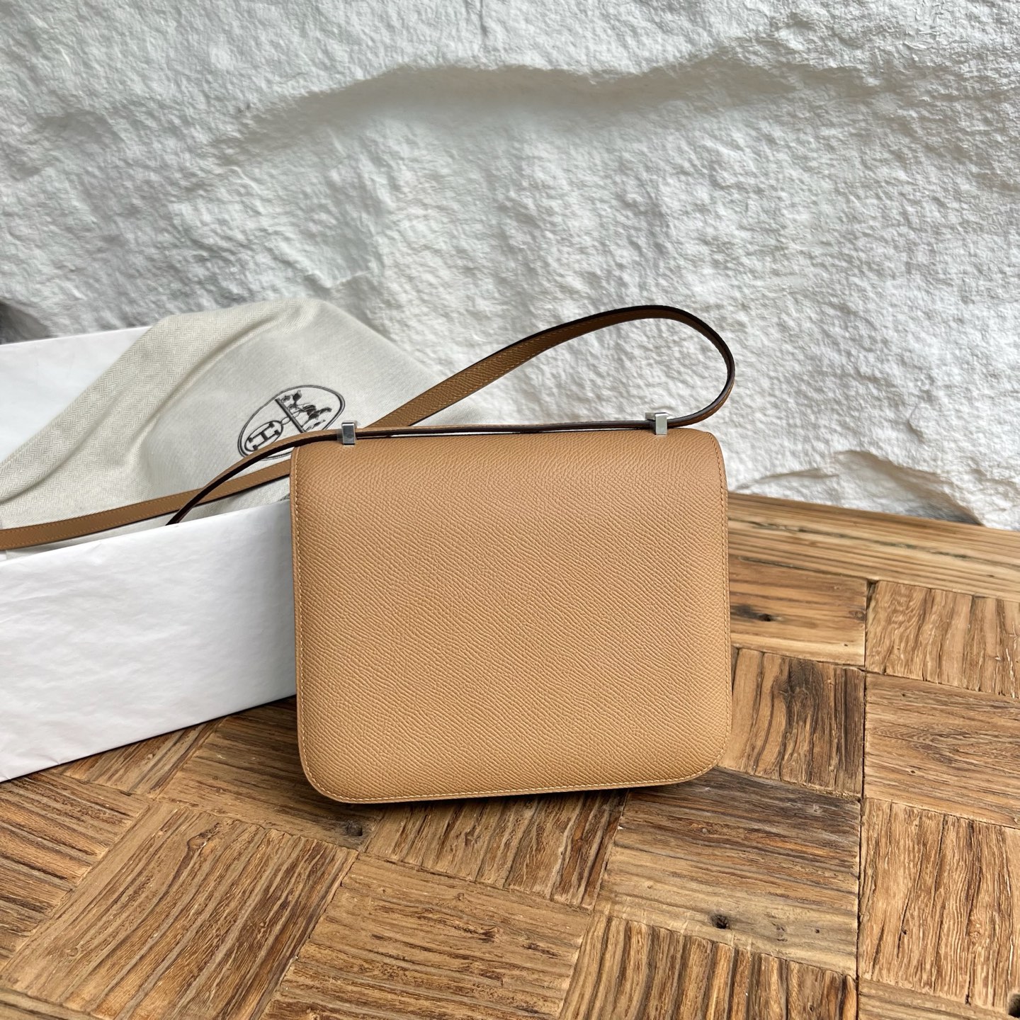 Newly made Constance 18cm Epsom Color: 0M milk tea color with I2 cream white enamel buckle, fully handmade wax stitching Spot Stock - Image 8