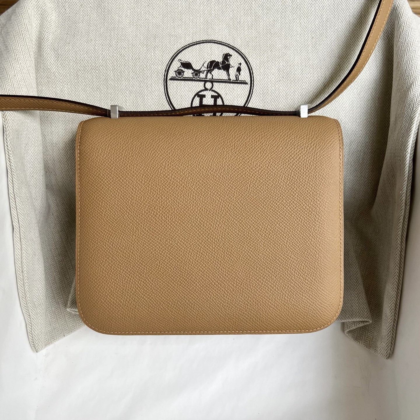 Newly made Constance 18cm Epsom Color: 0M milk tea color with I2 cream white enamel buckle, fully handmade wax stitching Spot Stock - Image 11