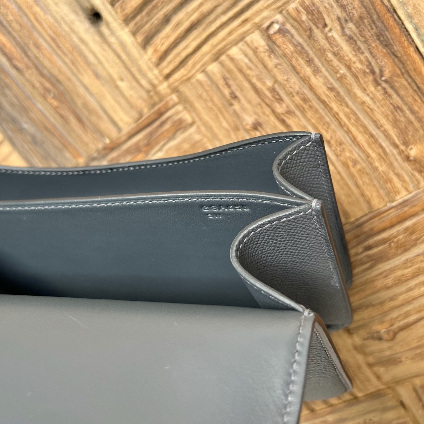Newly made Constance 18cm Epsom Color: H0 haze gray, fully handmade wax stitching, light gold buckle Stock - Image 7