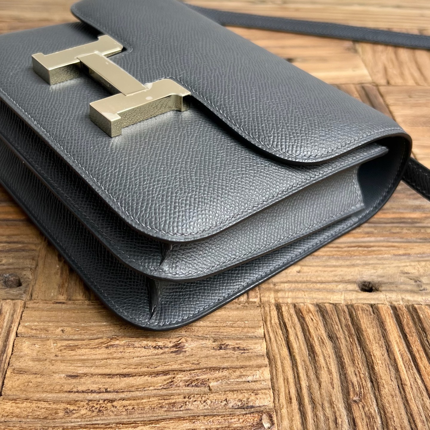 Newly made Constance 18cm Epsom Color: H0 haze gray, fully handmade wax stitching, light gold buckle Stock - Image 8