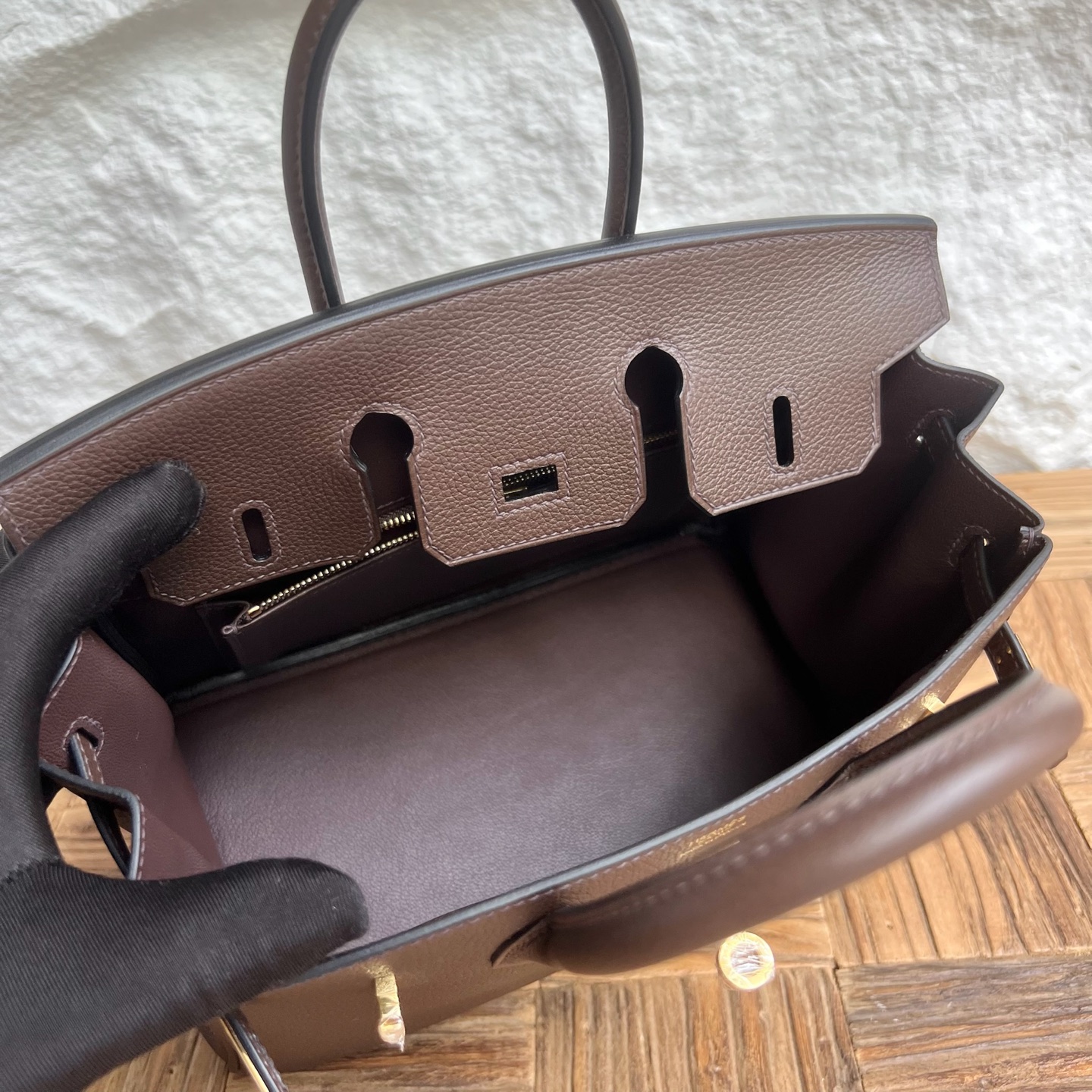 Birkin 25cm Togo is made of imported calfskin Color: 47 Chocolate Chocolate color Fully handmade wax thread sewing Gold buckle customized✈️ - Image 4