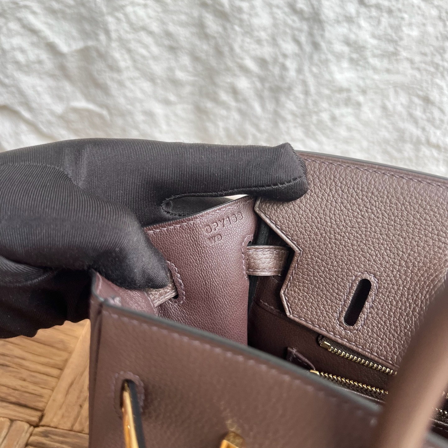 Birkin 25cm Togo is made of imported calfskin Color: 47 Chocolate Chocolate color Fully handmade wax thread sewing Gold buckle customized✈️ - Image 5