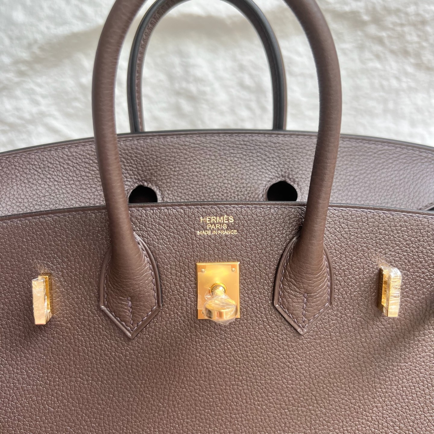 Birkin 25cm Togo is made of imported calfskin Color: 47 Chocolate Chocolate color Fully handmade wax thread sewing Gold buckle customized✈️ - Image 6