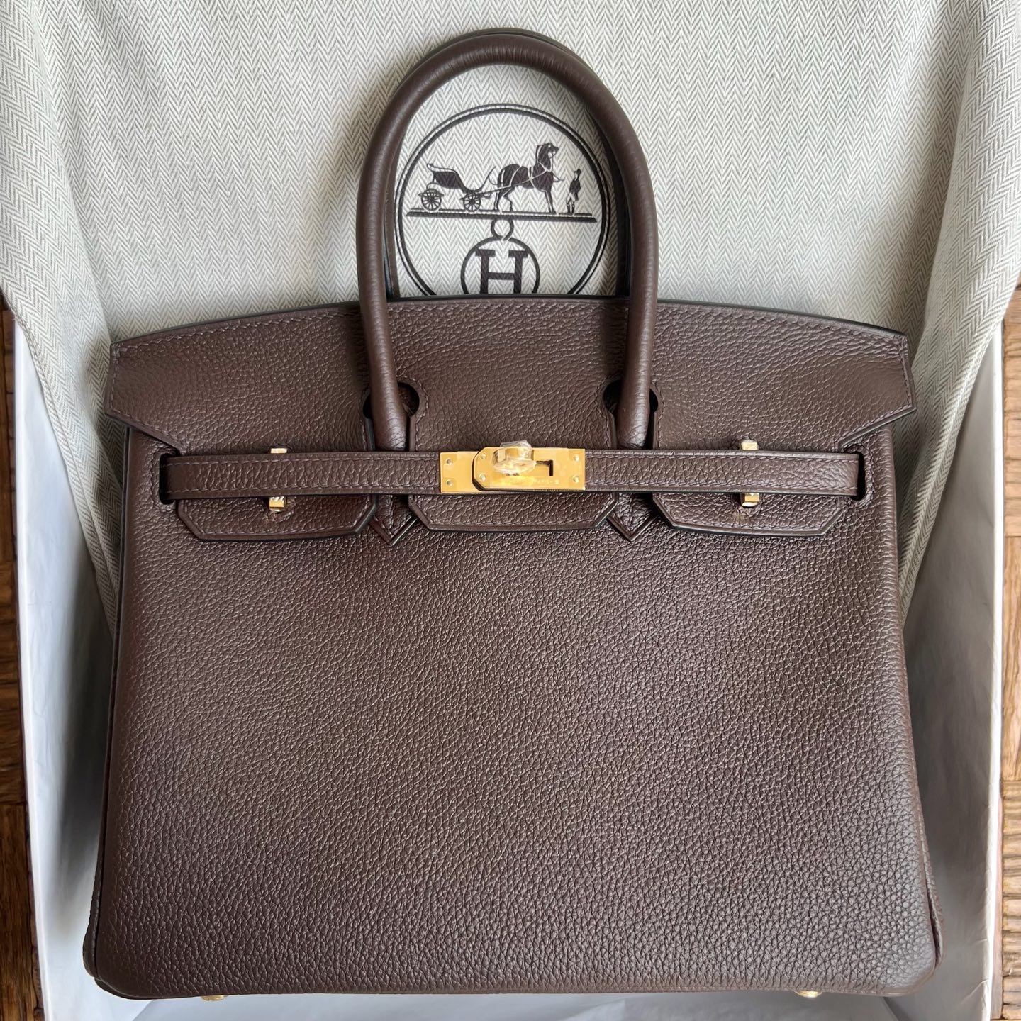 Birkin 25cm Togo is made of imported calfskin Color: 47 Chocolate Chocolate color Fully handmade wax thread sewing Gold buckle customized✈️ - Image 12