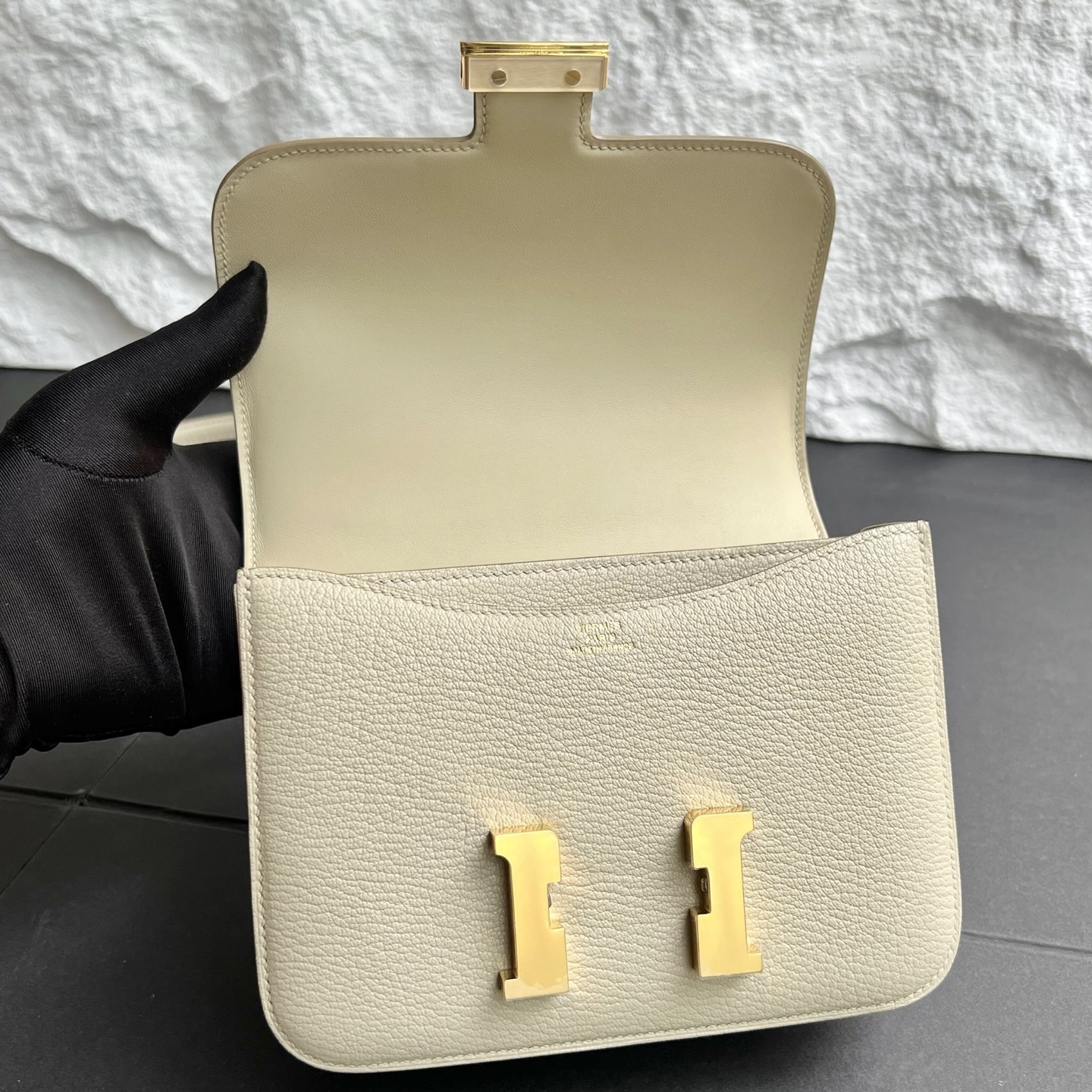 Constance 18cm Chever original imported goatskin Color: 8L glacier white Beton, fully handmade wax stitching Gold buckle customized✈️ - Image 6