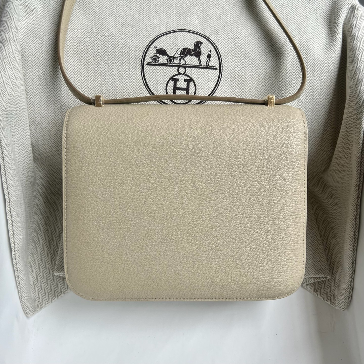 Constance 18cm Chever original imported goatskin Color: 8L glacier white Beton, fully handmade wax stitching Gold buckle customized✈️ - Image 12