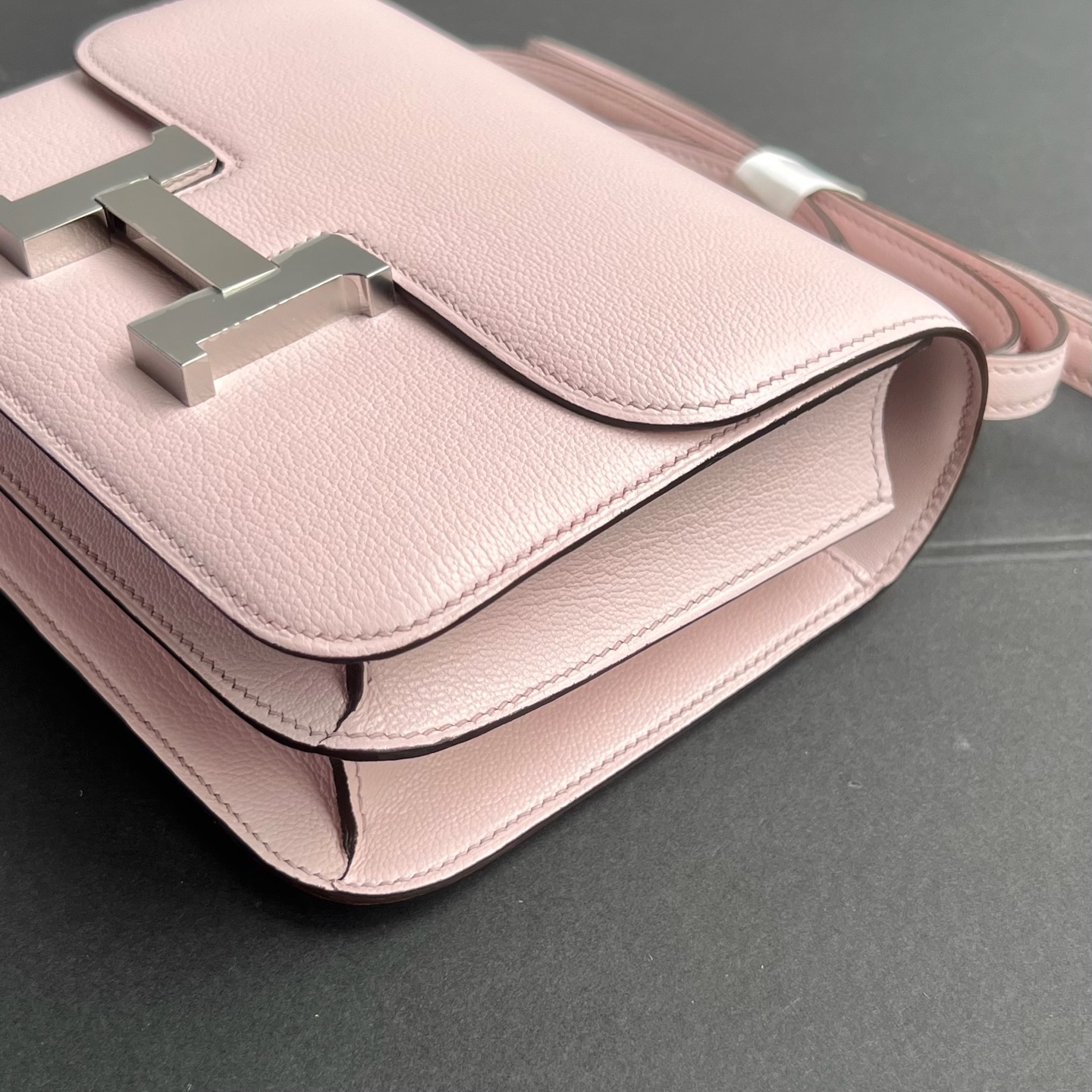 Constance 18cm Chever original imported goatskin Color: M7 Rose Darling Love Powder Fully handmade wax thread sewing Silver buckle customized✈️ - Image 2