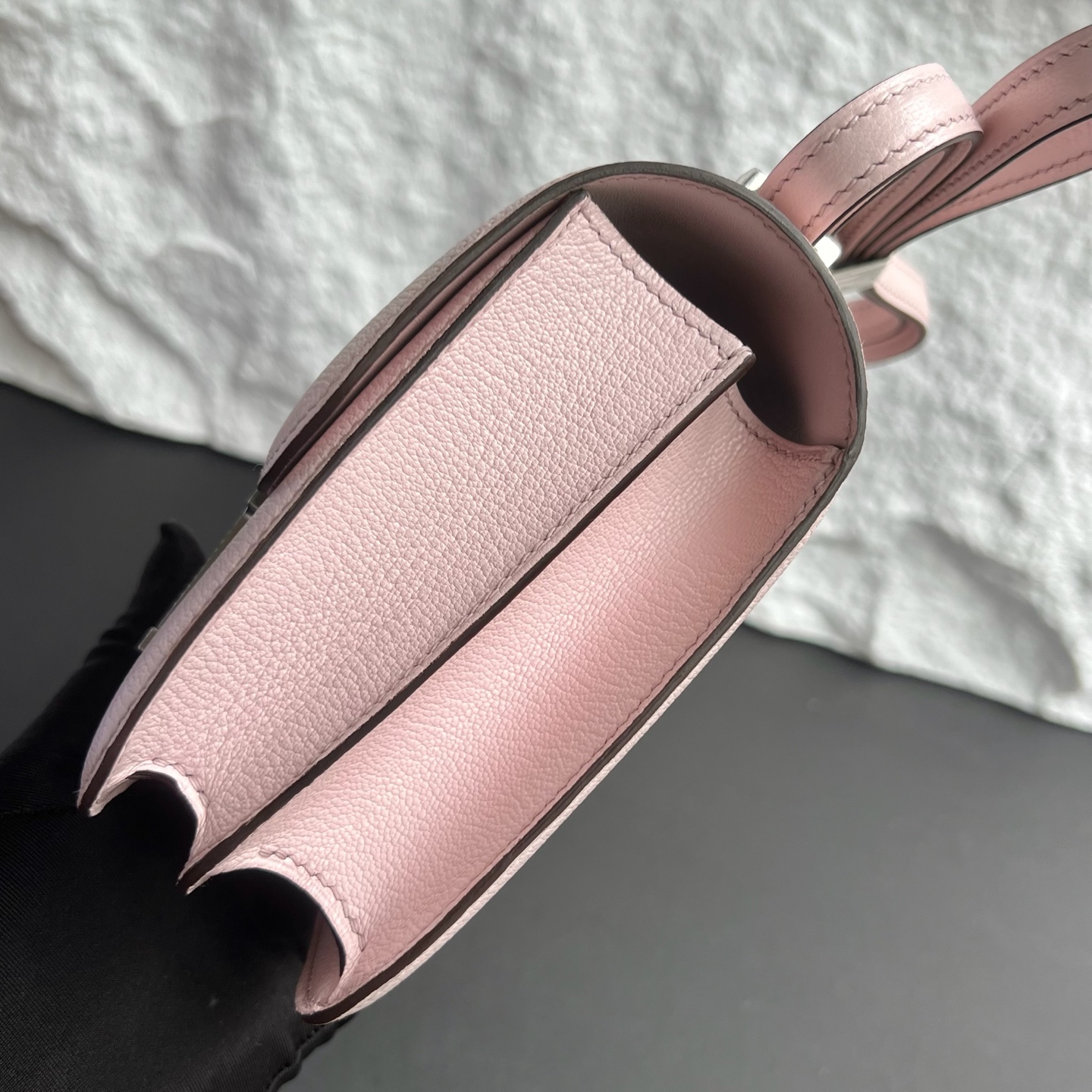 Constance 18cm Chever original imported goatskin Color: M7 Rose Darling Love Powder Fully handmade wax thread sewing Silver buckle customized✈️ - Image 4