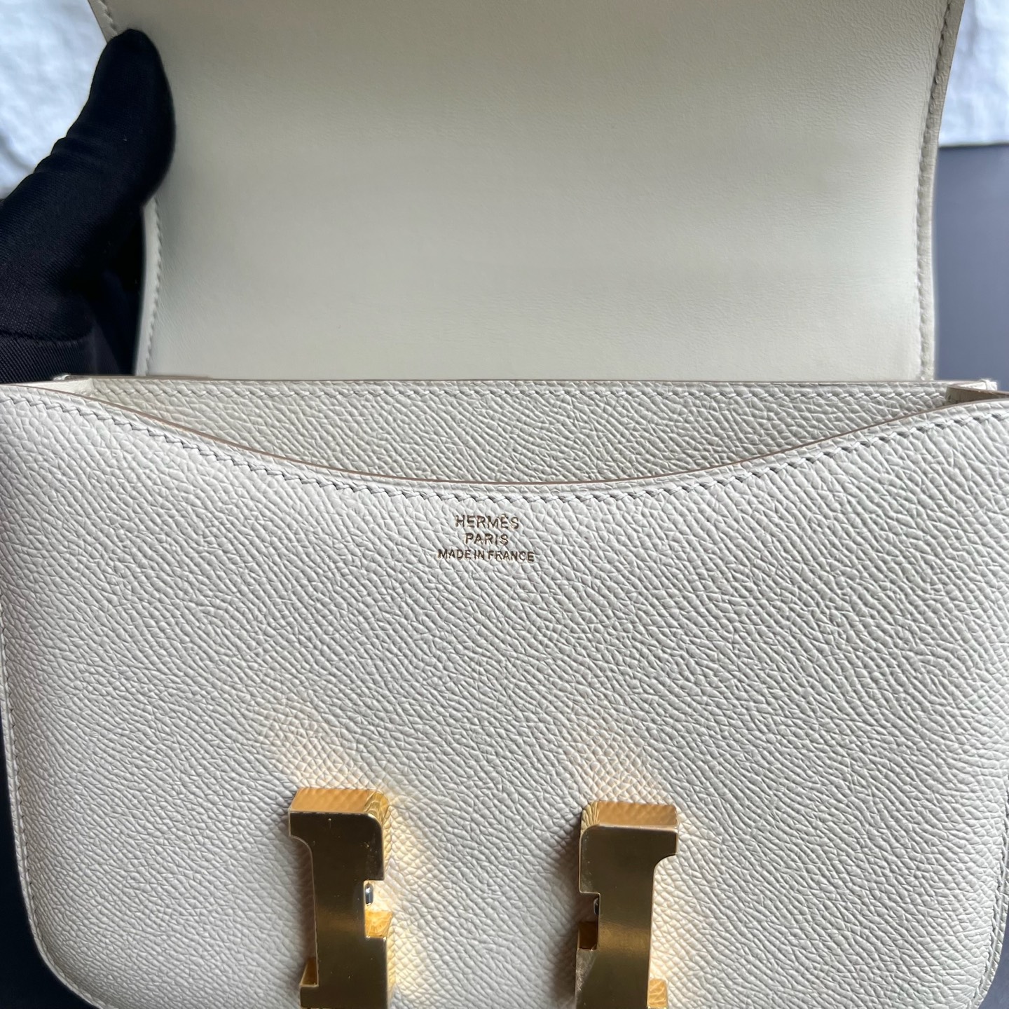 Constance 18cm Epsom Color: 10 milkshake white, fully handmade wax stitching, gold buckle, customized✈️ - Image 6