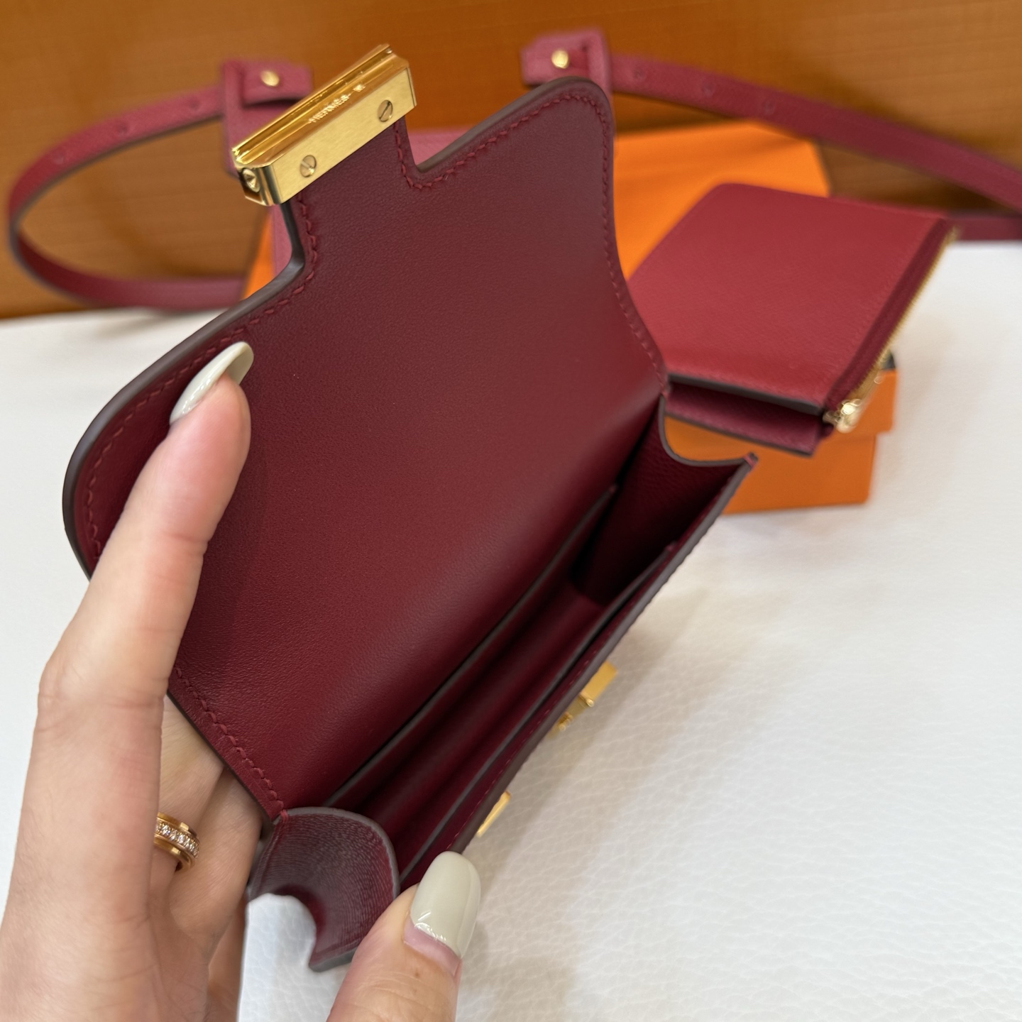 Constance Slim Epsom Color: K1 pomegranate red, fully handmade wax stitching Gold buckle customized✈️ - Image 10