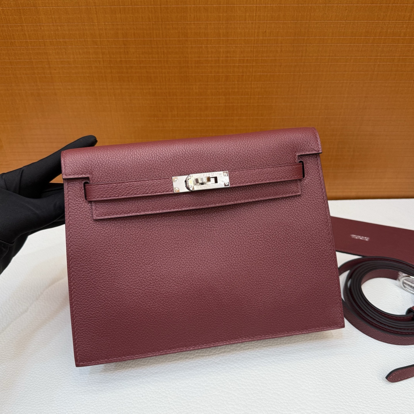 Kelly danse 22cm Evercolor Color: Ck55 Hermès red Rouge H, fully handmade wax stitching Silver buckle customized✈️ - Image 3