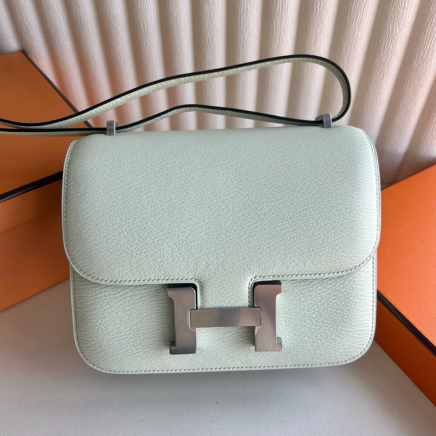 Constance 18cm Chevre imported goatskin Color: 0S bubble green inner spelling 6w mint green silver buckle Fully handmade wax stitching Phw Stock