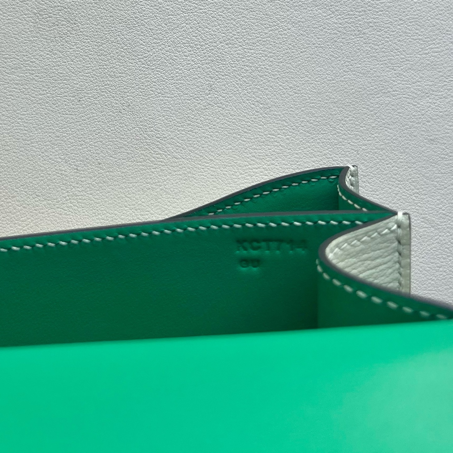 Constance 18cm Chevre imported goatskin Color: 0S bubble green inner spelling 6w mint green silver buckle Fully handmade wax stitching Phw Stock - Image 5