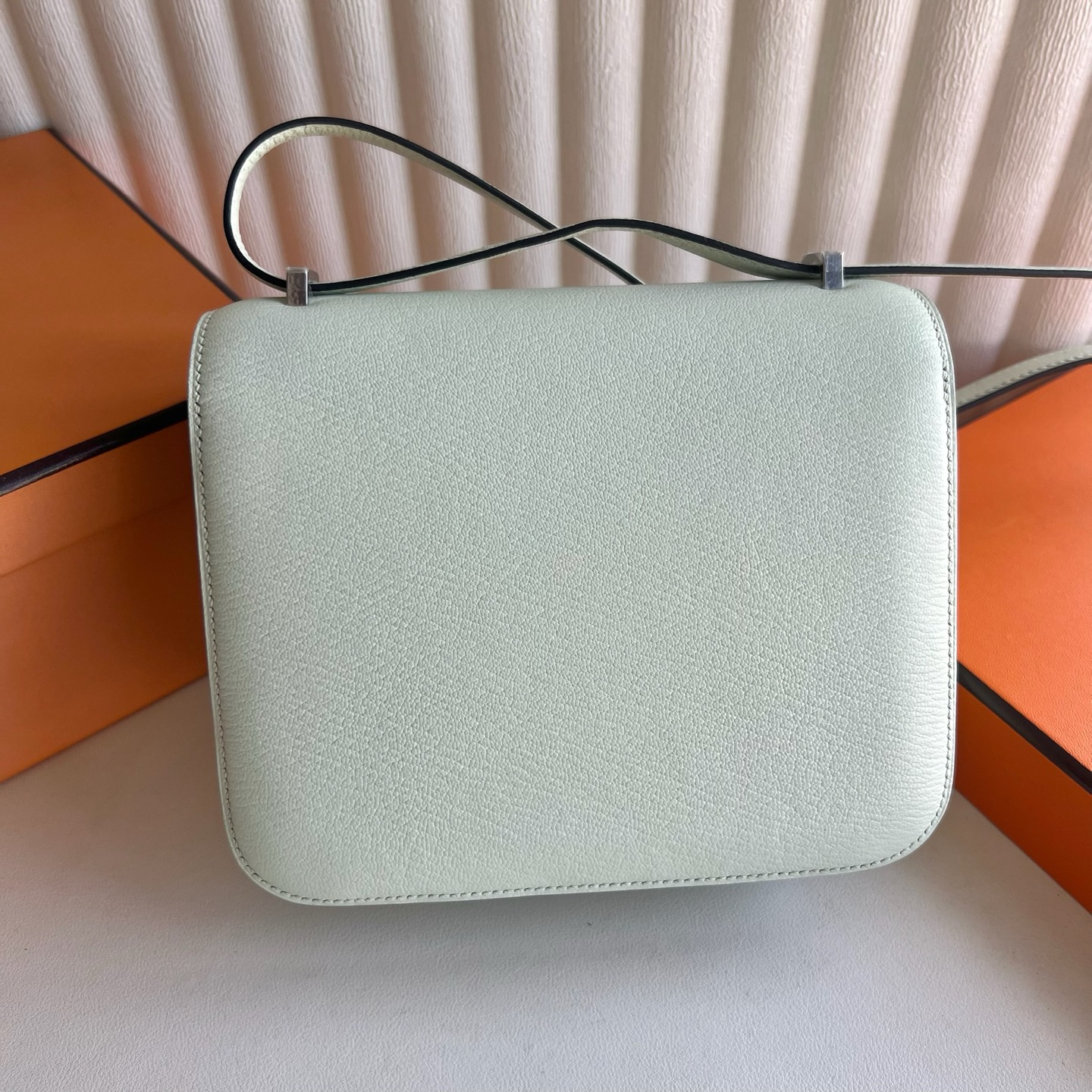 Constance 18cm Chevre imported goatskin Color: 0S bubble green inner spelling 6w mint green silver buckle Fully handmade wax stitching Phw Stock - Image 7