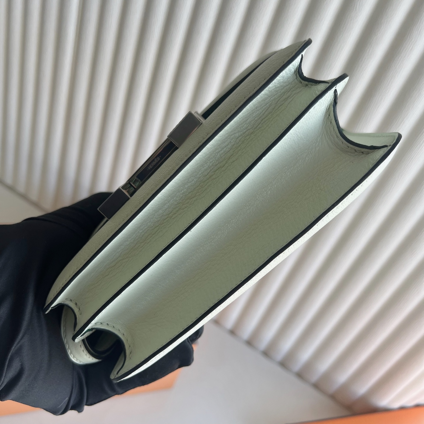 Constance 18cm Chevre imported goatskin Color: 0S bubble green inner spelling 6w mint green silver buckle Fully handmade wax stitching Phw Stock - Image 9