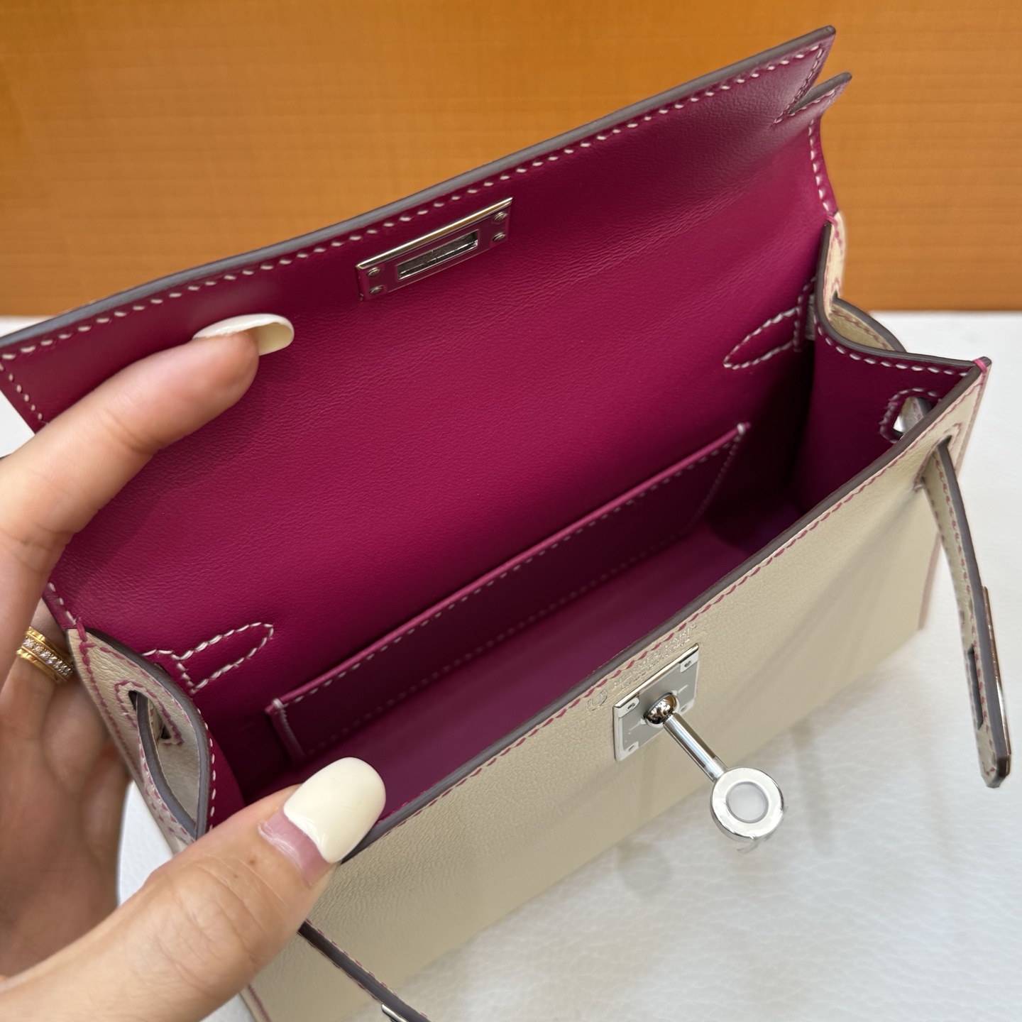 Kelly mini 19cm Chever Color: 10 milkshake white with L3 rose purple inside, fully handmade wax stitching Silver buckle customized✈️ - Image 6