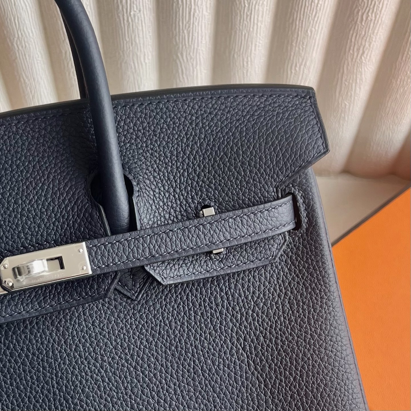 Spot Birkin 25cm Togo original German imported calfskin Color: 2Z midnight blue with Weimaraner beige inside, fully handmade wax stitching Original Hardware Hand Engraved Phw Stock - Image 2