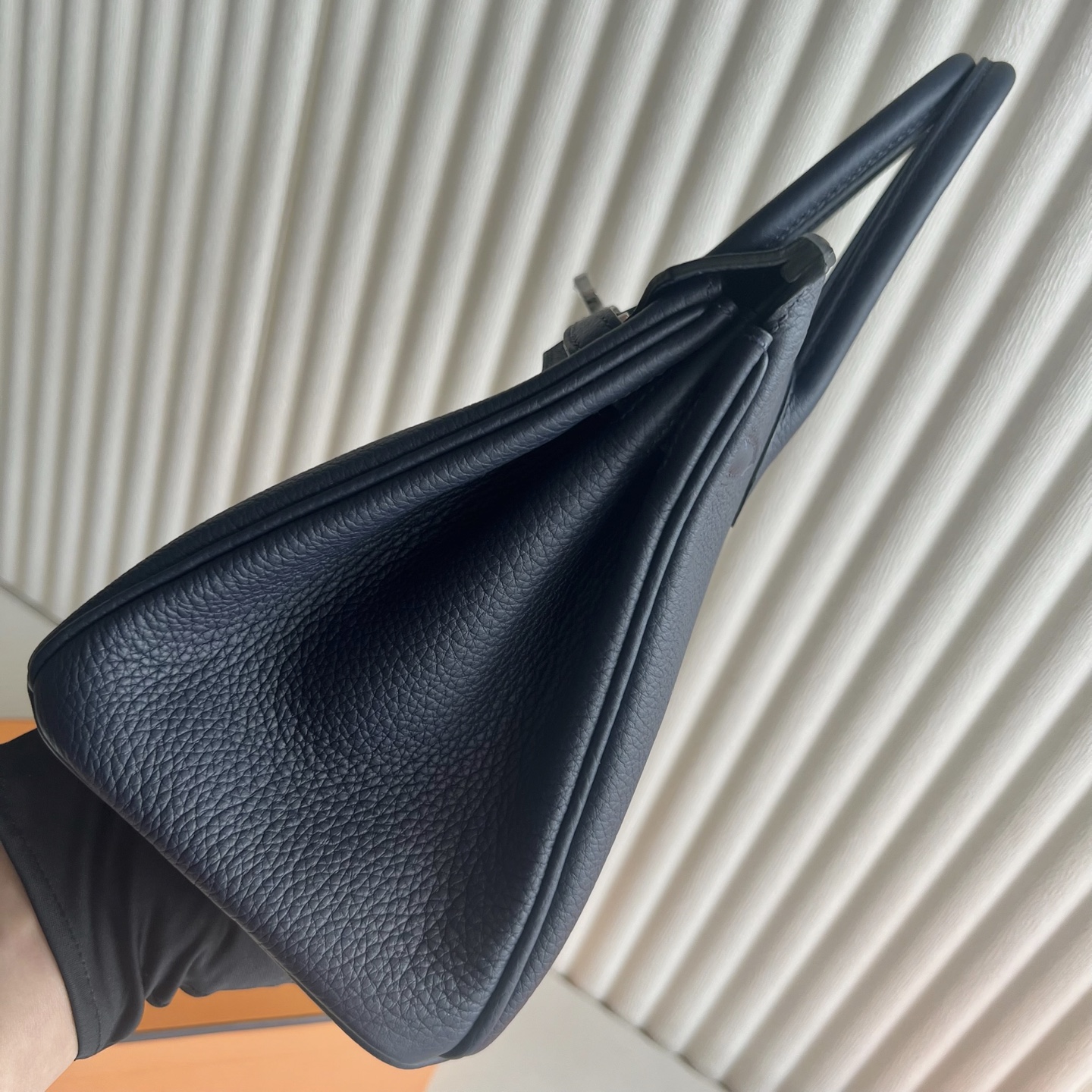 Spot Birkin 25cm Togo original German imported calfskin Color: 2Z midnight blue with Weimaraner beige inside, fully handmade wax stitching Original Hardware Hand Engraved Phw Stock - Image 3