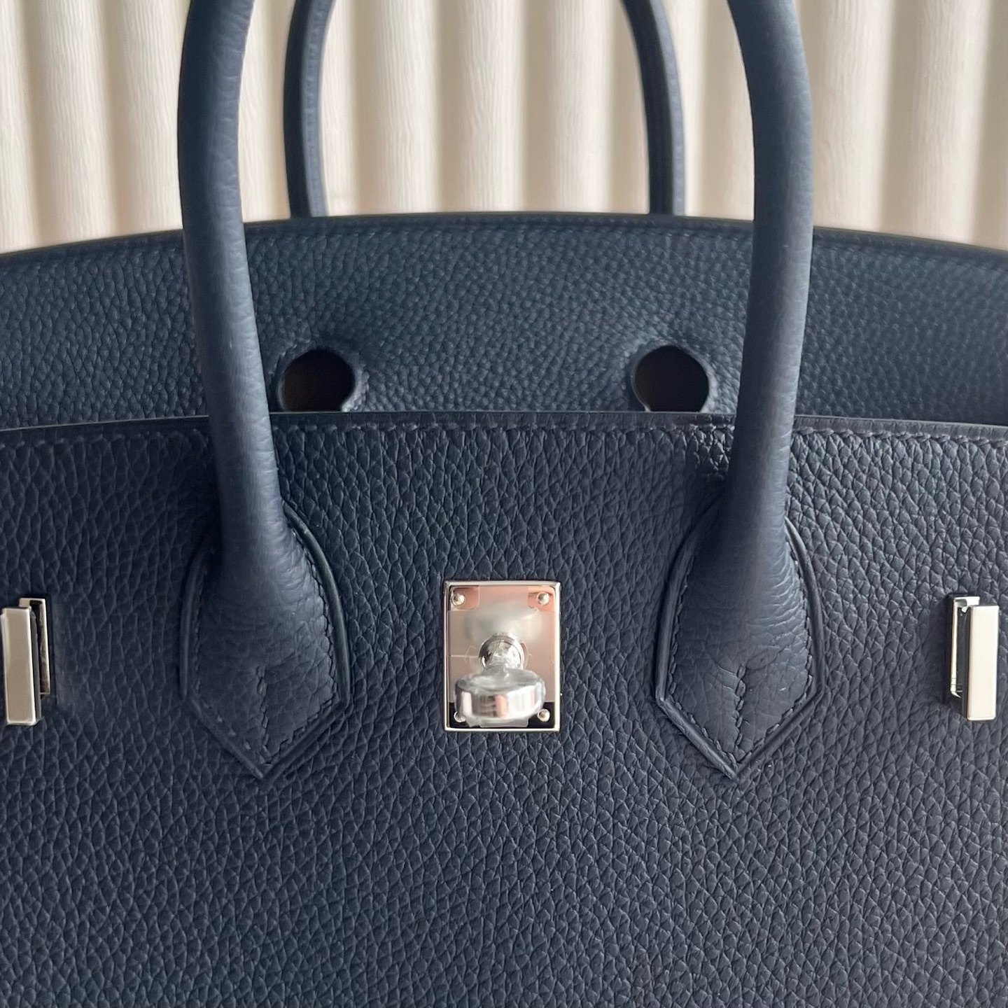 Spot Birkin 25cm Togo original German imported calfskin Color: 2Z midnight blue with Weimaraner beige inside, fully handmade wax stitching Original Hardware Hand Engraved Phw Stock - Image 6