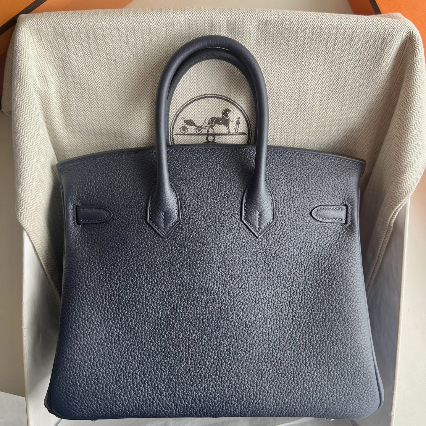 Spot Birkin 25cm Togo original German imported calfskin Color: 2Z midnight blue with Weimaraner beige inside, fully handmade wax stitching Original Hardware Hand Engraved Phw Stock - Image 12