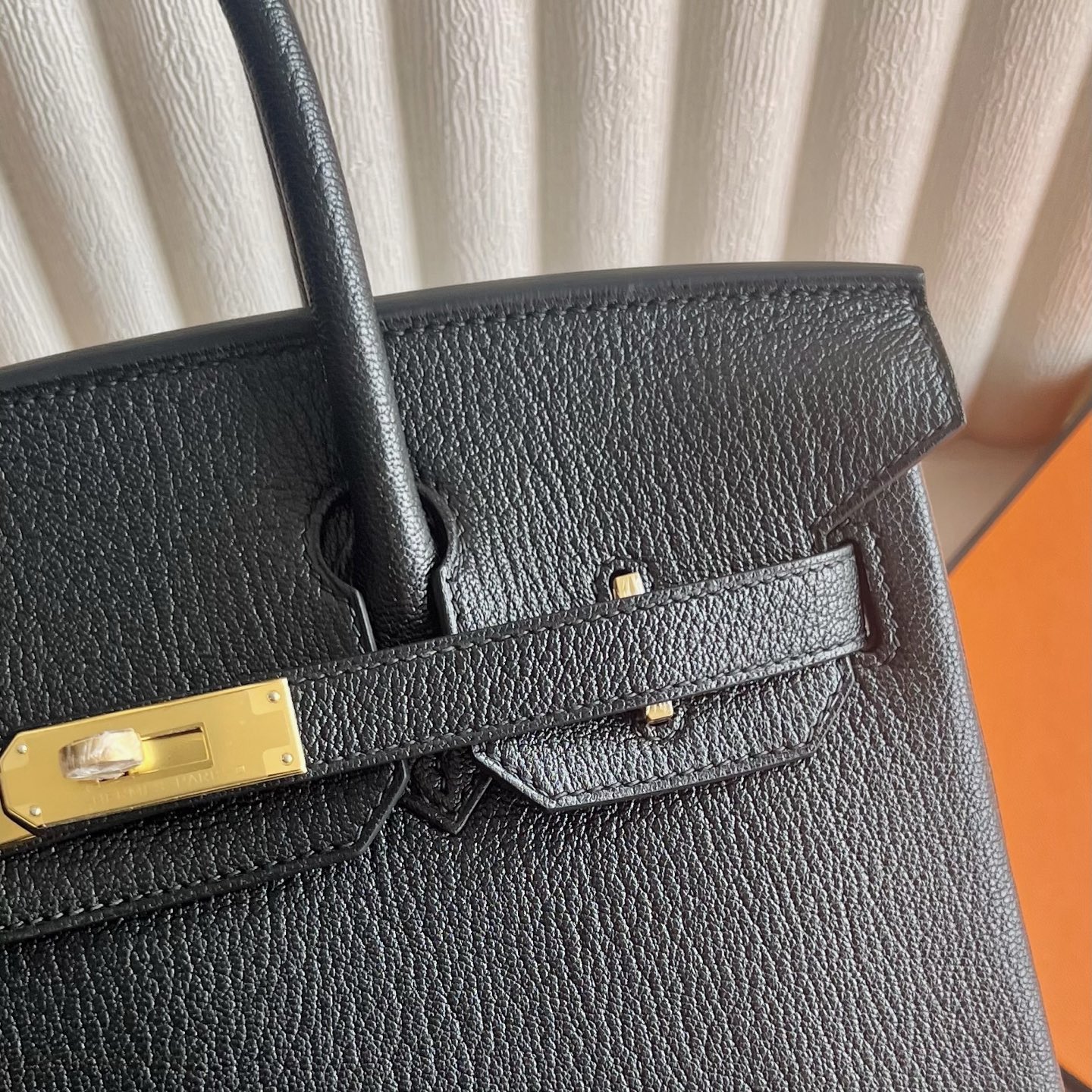 Birkin 30cm Chever original goatskin imported from Germany Color: 89 black with L3 rose purple inside, fully handmade wax stitching Original hardware hand-engraved gold buckle customized✈️ - Image 2