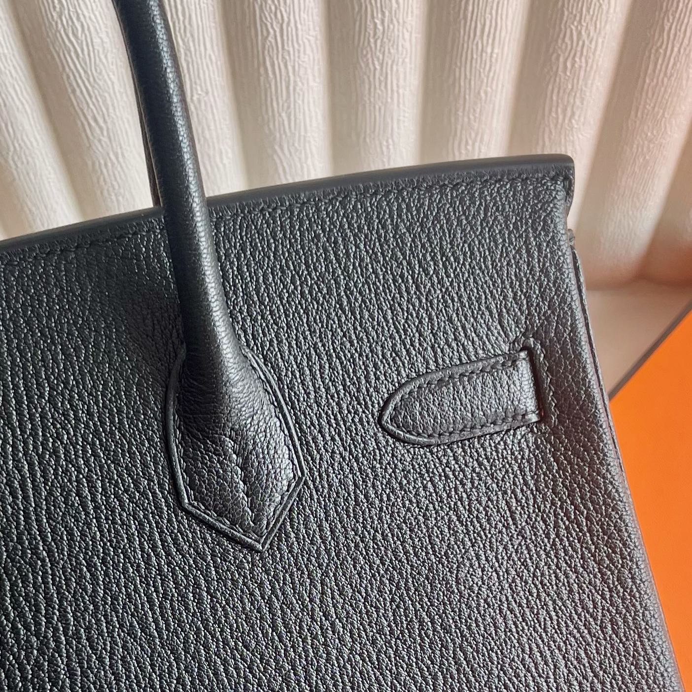 Birkin 30cm Chever original goatskin imported from Germany Color: 89 black with L3 rose purple inside, fully handmade wax stitching Original hardware hand-engraved gold buckle customized✈️ - Image 5