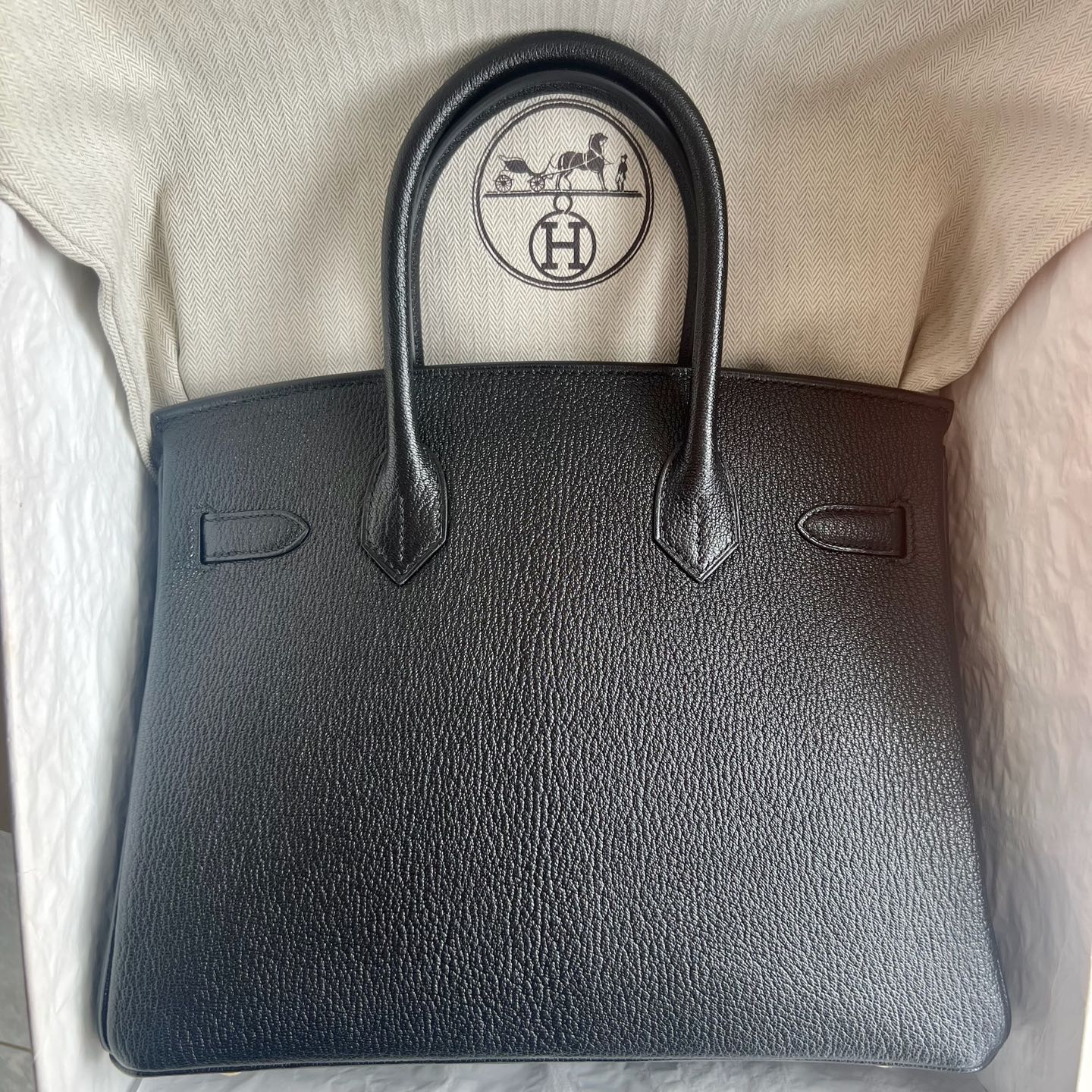 Birkin 30cm Chever original goatskin imported from Germany Color: 89 black with L3 rose purple inside, fully handmade wax stitching Original hardware hand-engraved gold buckle customized✈️ - Image 10