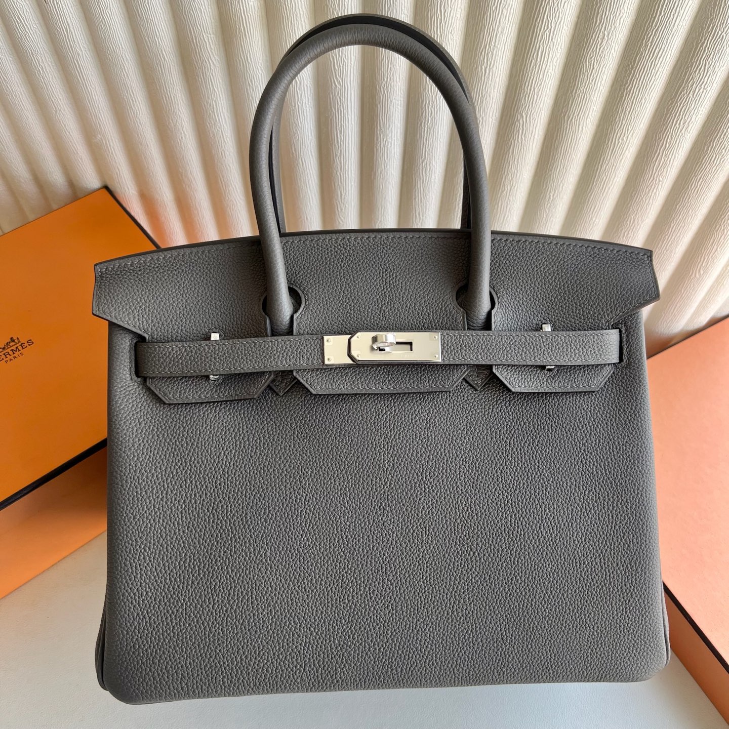 Birkin 30cm Togo original calfskin imported from Germany Color: 8F pewter gray Etain Fully handmade wax stitching Original hardware hand-engraved Silver buckle Customized✈️