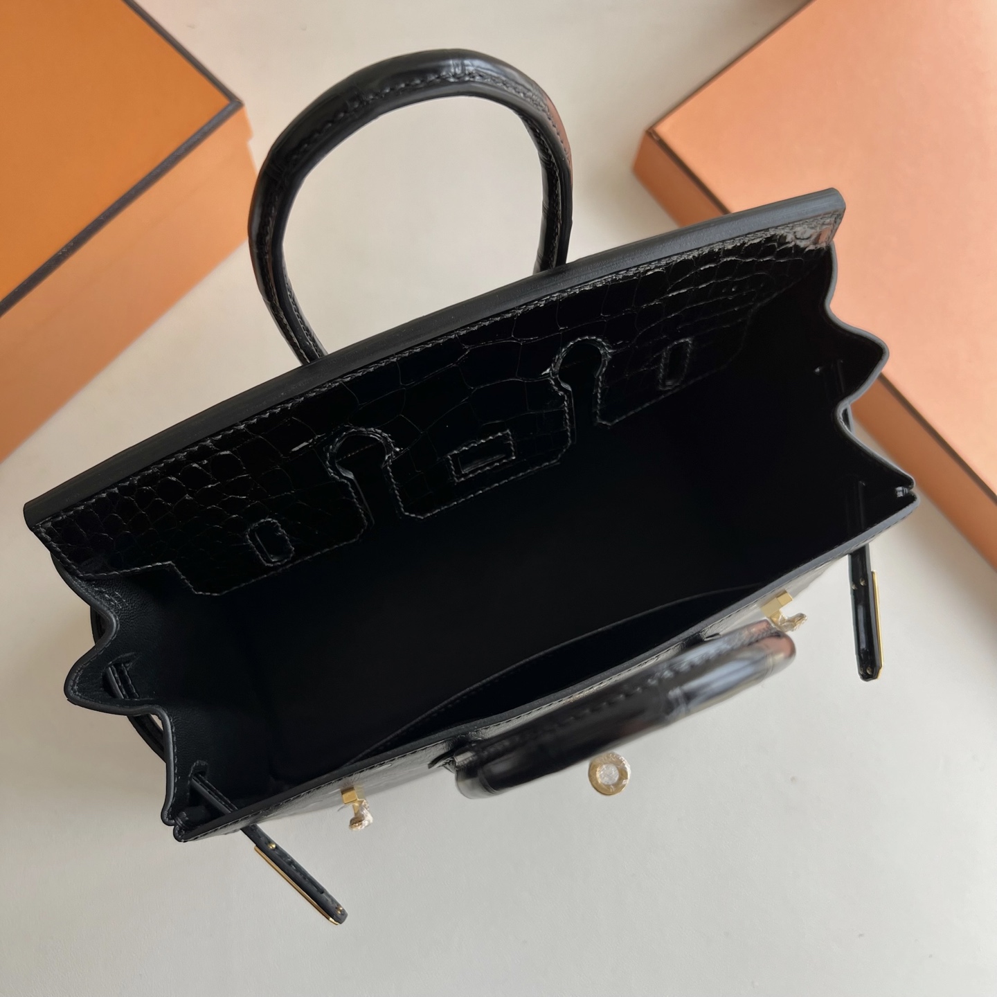 Birkin 25cm Ostrich/Shiny Alligator Crocodile Original KK ostrich leather combined with original HAC crocodile Color: Ck89 black Noir Ghw fully handmade wax stitching Gold buckle customized✈️ - Image 6