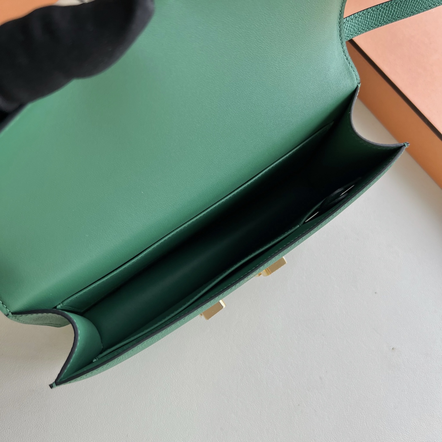 Constance elan 23cm🪞Mirror style Epsom Color: U4 velvet green Ghw fully handmade wax thread sewing Gold buckle customized✈️ - Image 6