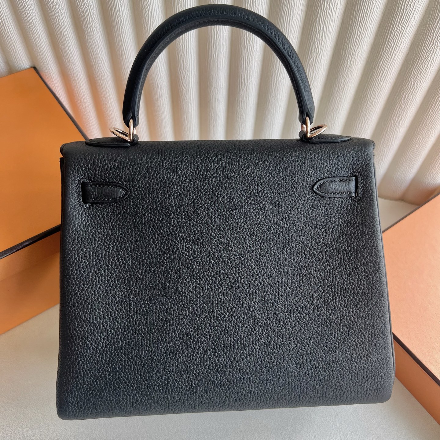 Kelly 25cm Togo original calfskin imported from Germany Color: 89 black Noir Rghw fully handmade wax stitching Rose gold buckle customized✈️ - Image 4