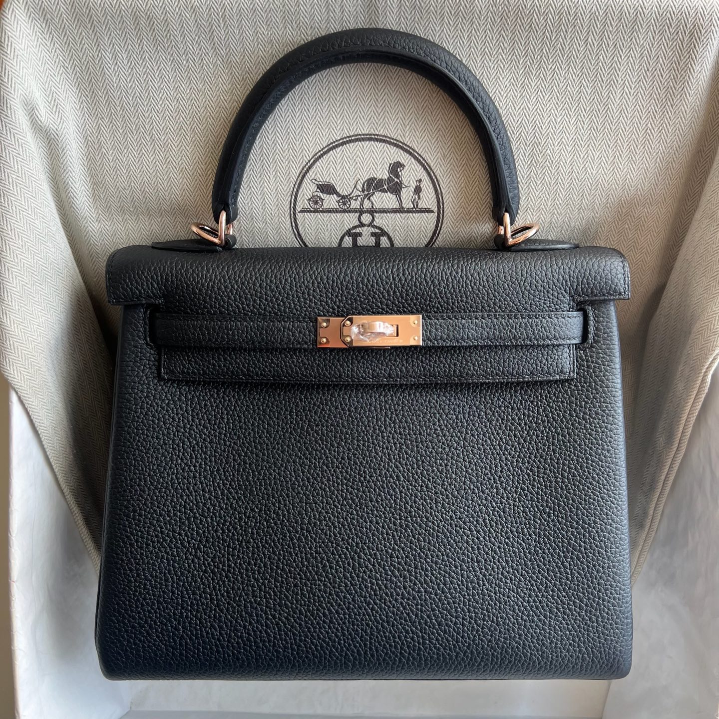 Kelly 25cm Togo original calfskin imported from Germany Color: 89 black Noir Rghw fully handmade wax stitching Rose gold buckle customized✈️ - Image 10