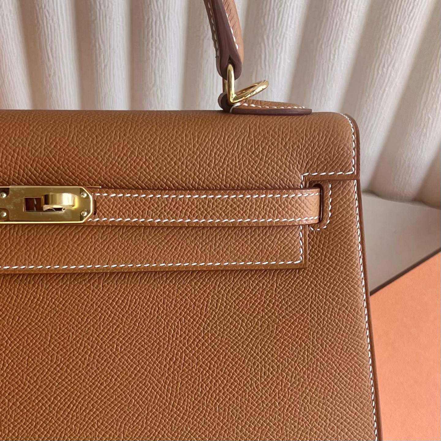 Spot Kelly 25cm Epsom Color: 37 golden brown Gold GHW fully handmade wax stitching Gold buckle Stock - Image 2