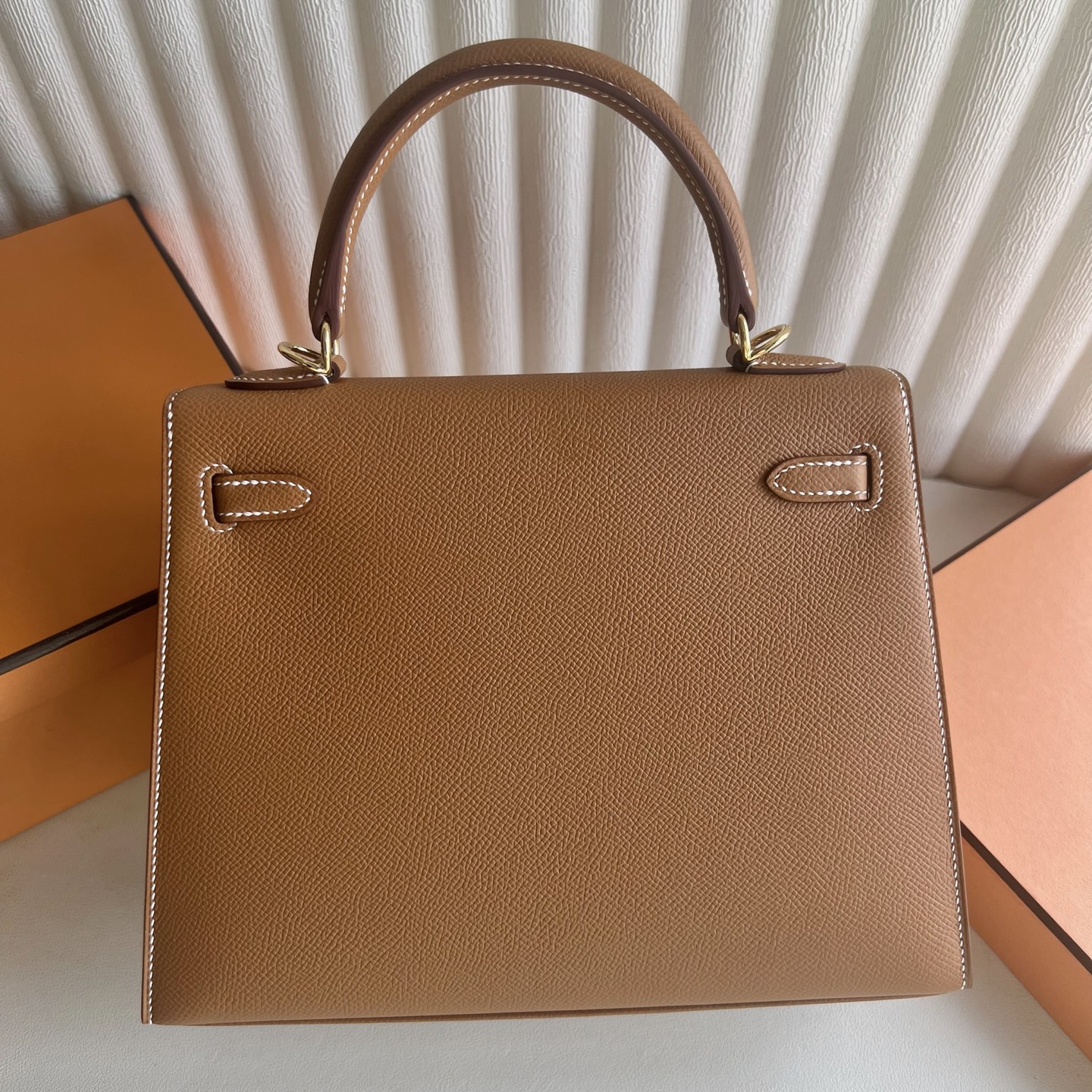 Spot Kelly 25cm Epsom Color: 37 golden brown Gold GHW fully handmade wax stitching Gold buckle Stock - Image 4