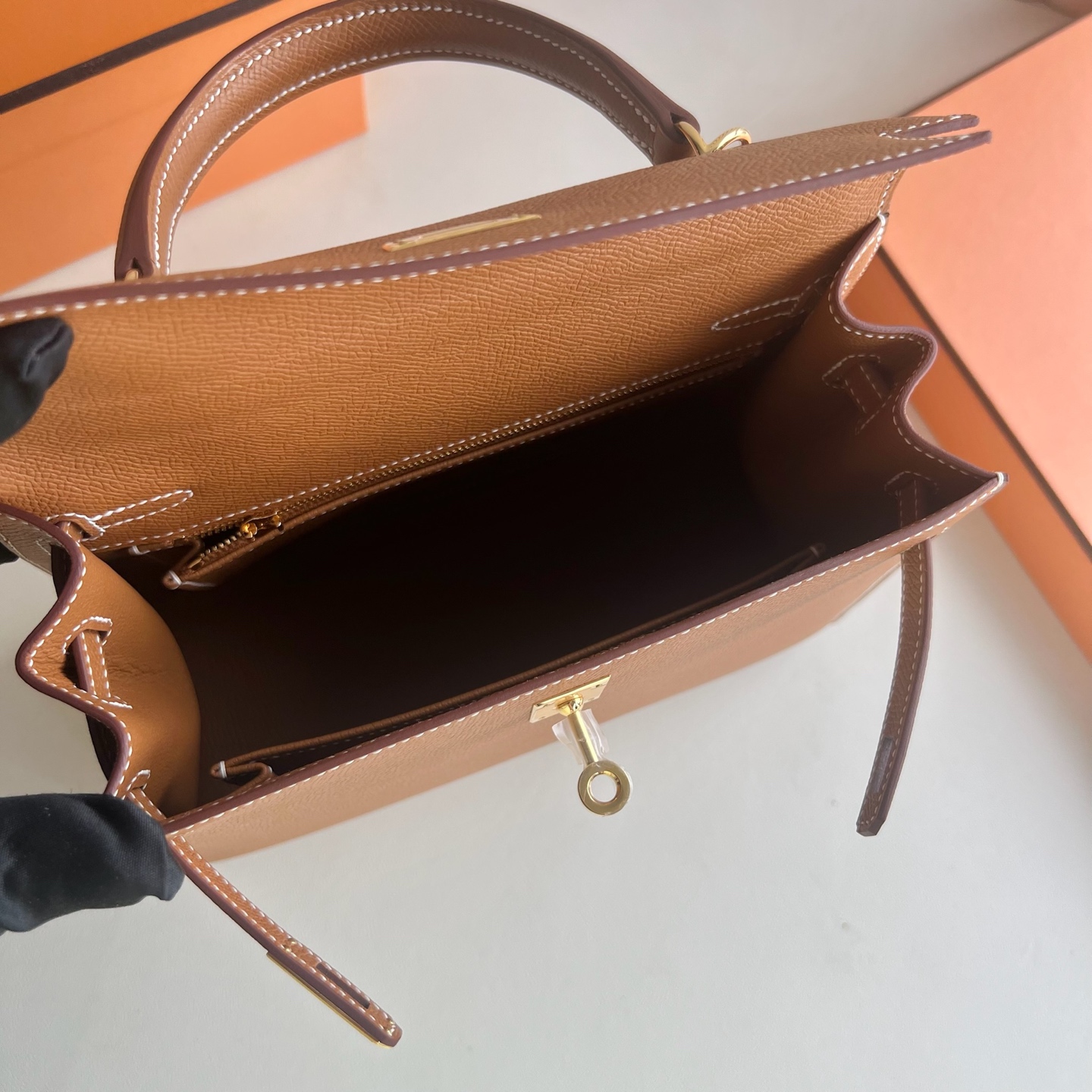 Spot Kelly 25cm Epsom Color: 37 golden brown Gold GHW fully handmade wax stitching Gold buckle Stock - Image 6
