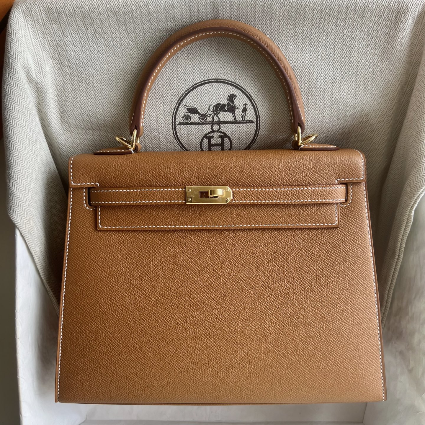 Spot Kelly 25cm Epsom Color: 37 golden brown Gold GHW fully handmade wax stitching Gold buckle Stock - Image 10