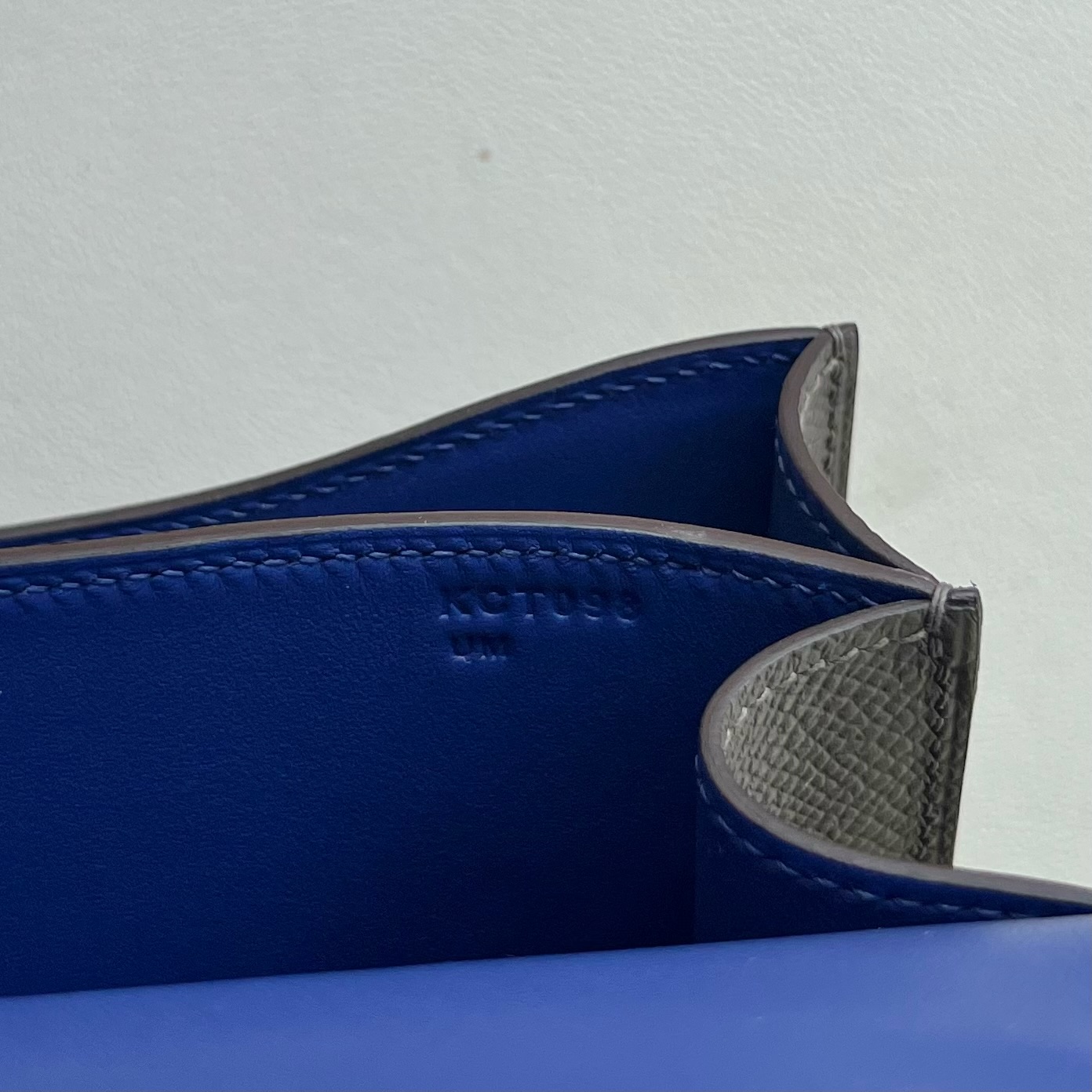 Constance 18cm Epsom Color: 8F pewter gray with 7T electric blue inside and silver buckle Fully handmade wax stitching PHW customized✈️ - Image 5