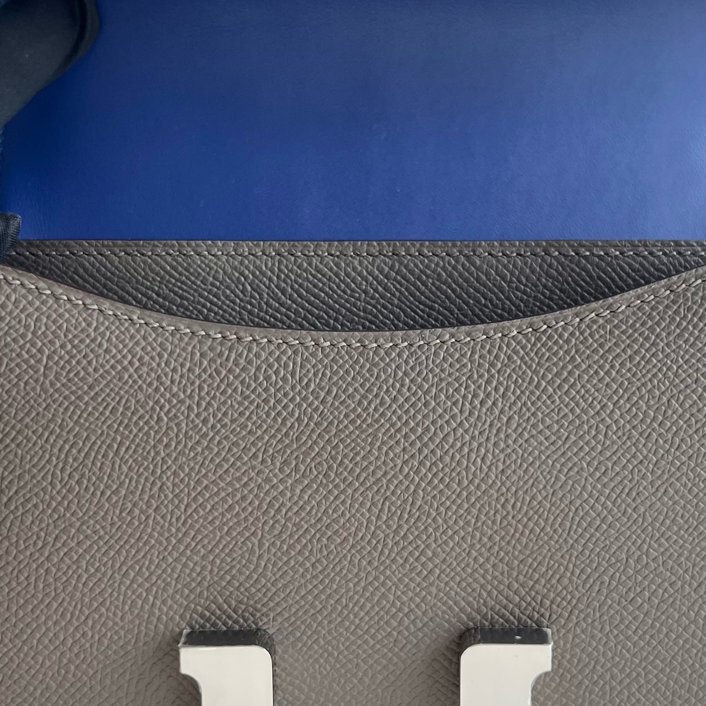 Constance 18cm Epsom Color: 8F pewter gray with 7T electric blue inside and silver buckle Fully handmade wax stitching PHW customized✈️ - Image 6