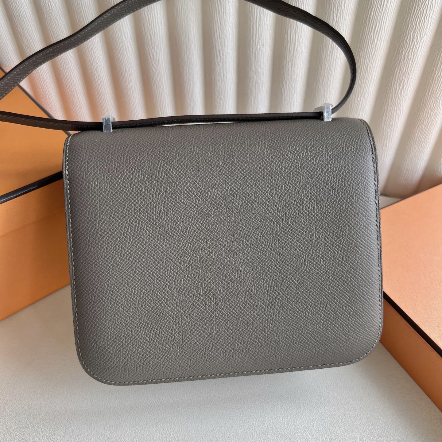Constance 18cm Epsom Color: 8F pewter gray with 7T electric blue inside and silver buckle Fully handmade wax stitching PHW customized✈️ - Image 7