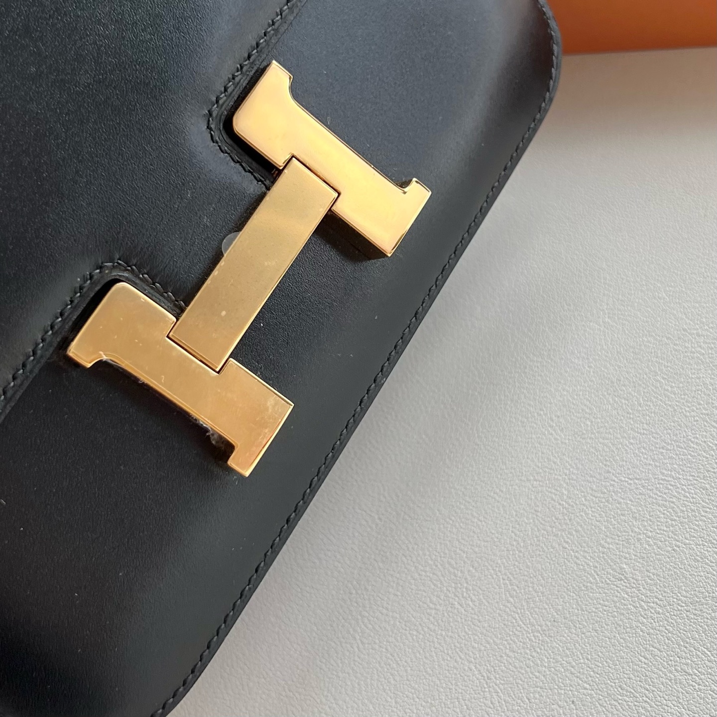 Constance 18cm Box Color: 89 black Noir, fully handmade wax stitching Original hardware hand-engraved gold buckle customized✈️ - Image 2
