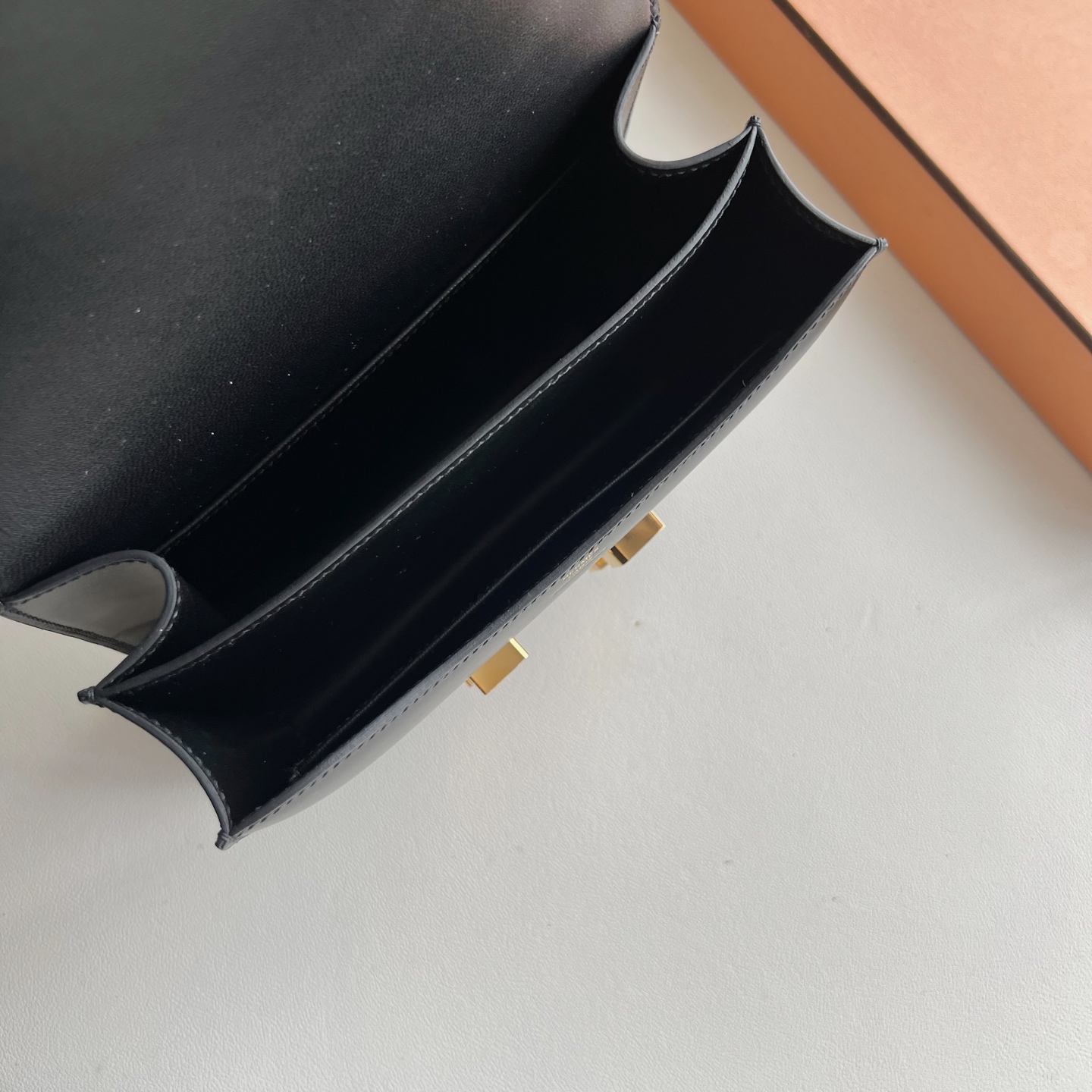 Constance 18cm Box Color: 89 black Noir, fully handmade wax stitching Original hardware hand-engraved gold buckle customized✈️ - Image 6