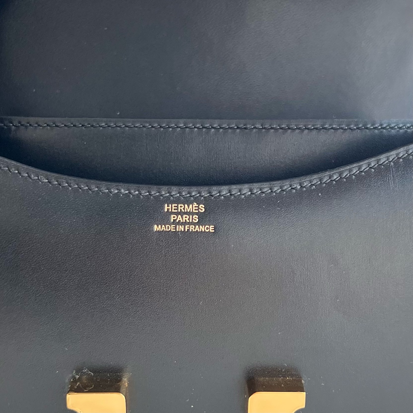 Constance 18cm Box Color: 89 black Noir, fully handmade wax stitching Original hardware hand-engraved gold buckle customized✈️ - Image 7