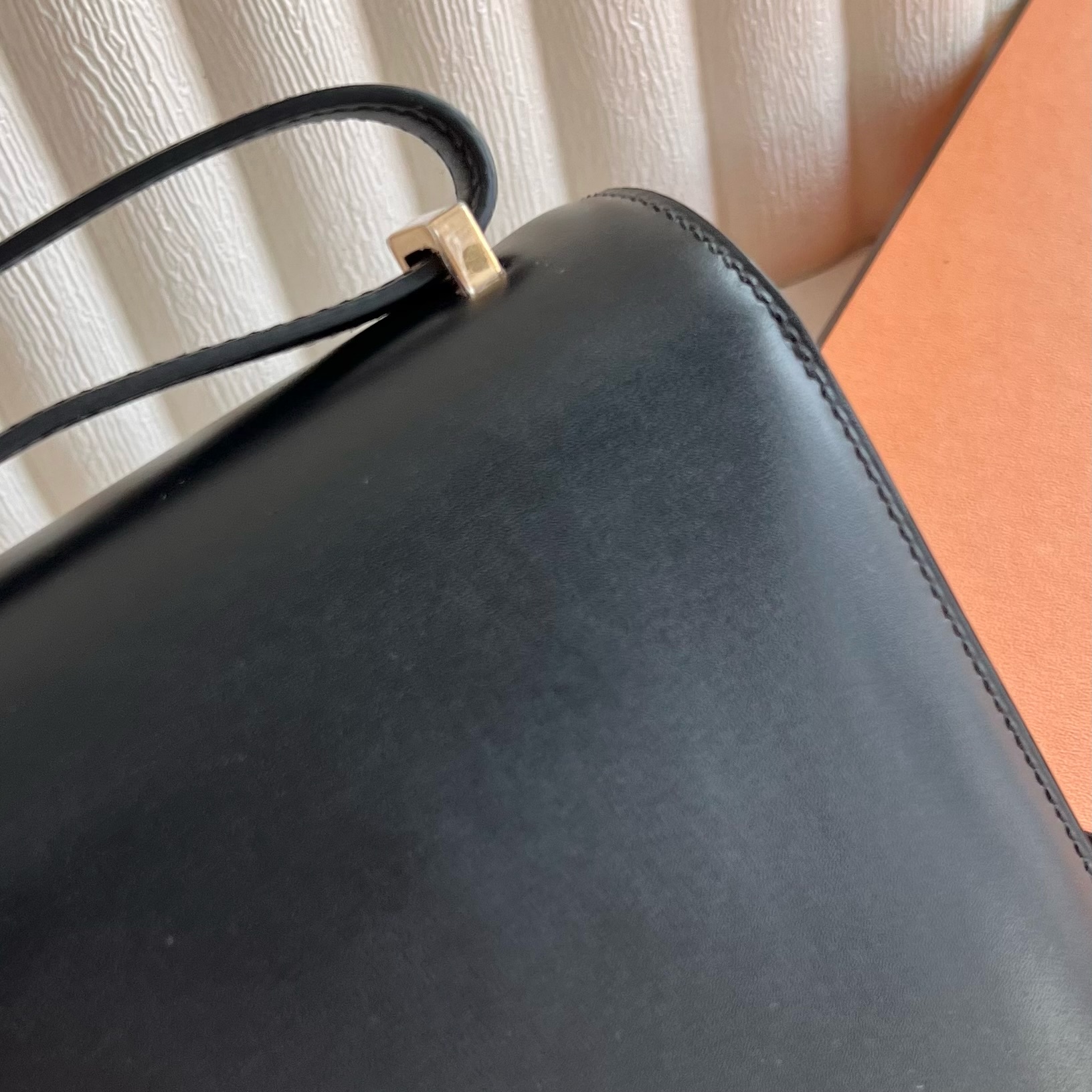 Constance 18cm Box Color: 89 black Noir, fully handmade wax stitching Original hardware hand-engraved gold buckle customized✈️ - Image 5