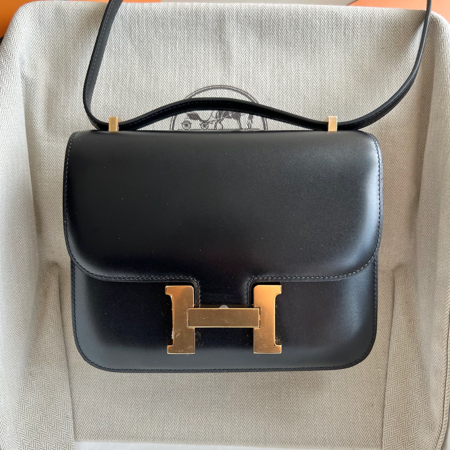 Constance 18cm Box Color: 89 black Noir, fully handmade wax stitching Original hardware hand-engraved gold buckle customized✈️ - Image 10