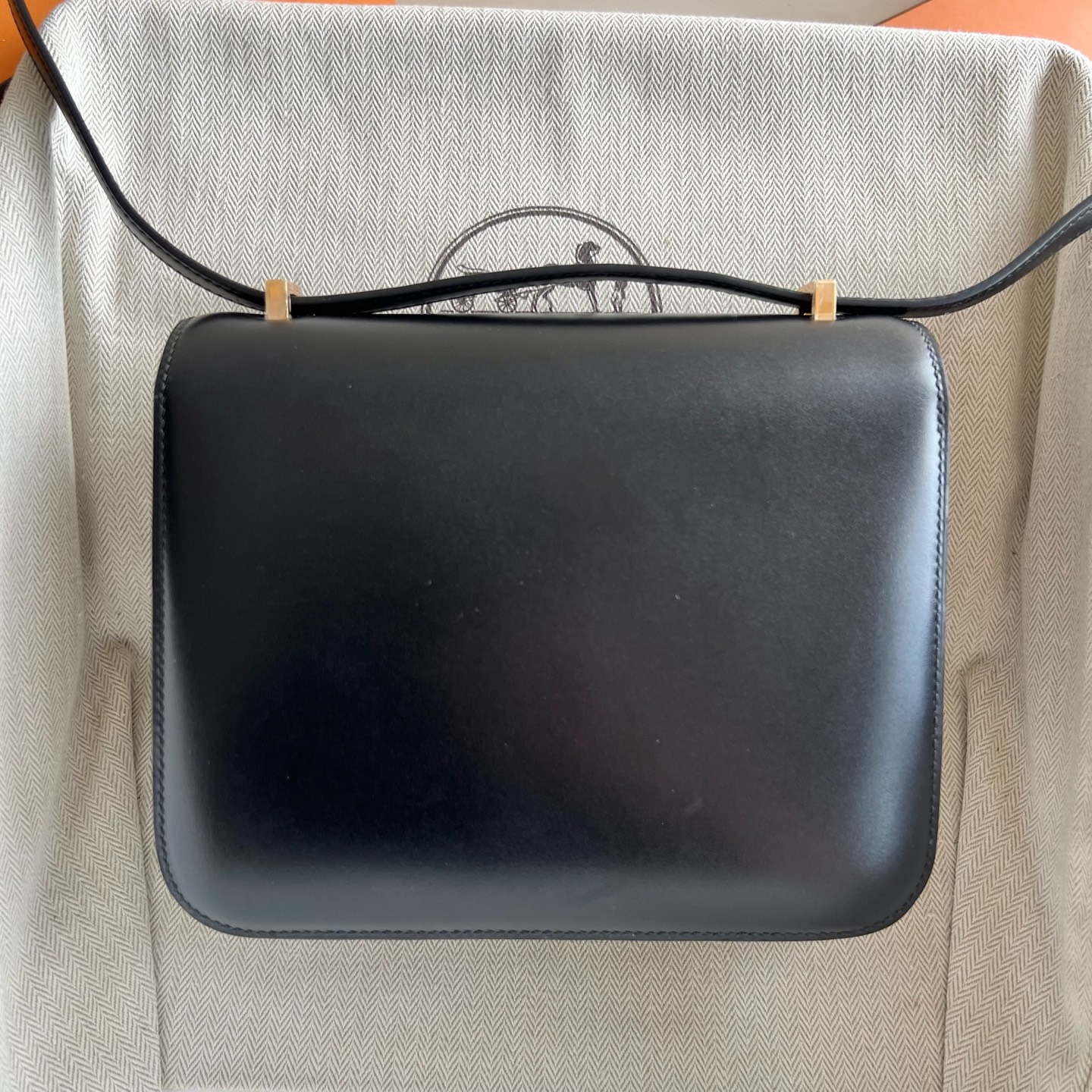 Constance 18cm Box Color: 89 black Noir, fully handmade wax stitching Original hardware hand-engraved gold buckle customized✈️ - Image 11