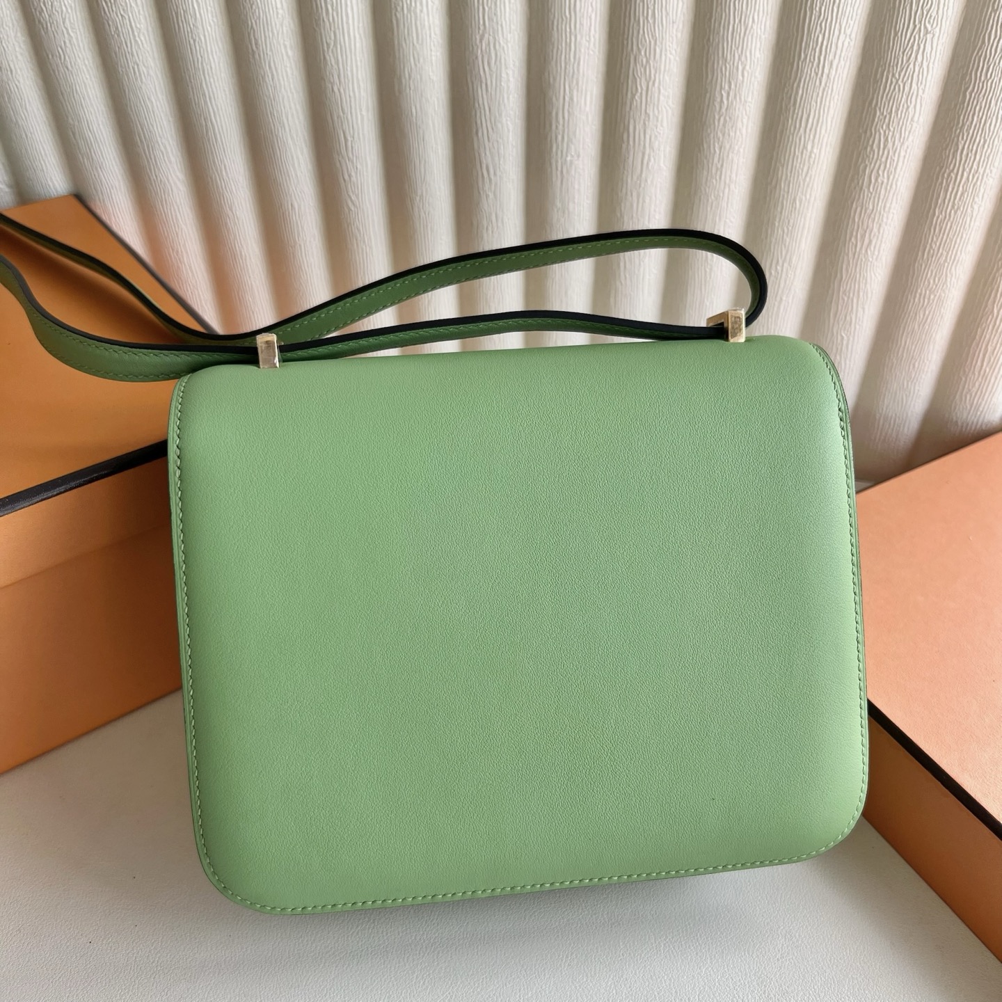 Constance 18cm Swift Color: I3 avocado green, gold buckle, fully hand-sewn with wax thread Ghw customized✈️ - Image 4