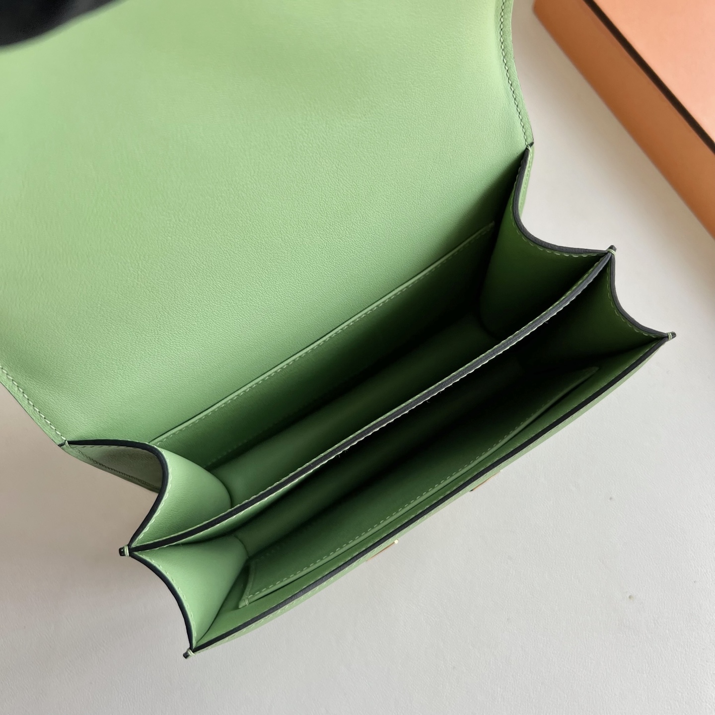 Constance 18cm Swift Color: I3 avocado green, gold buckle, fully hand-sewn with wax thread Ghw customized✈️ - Image 6