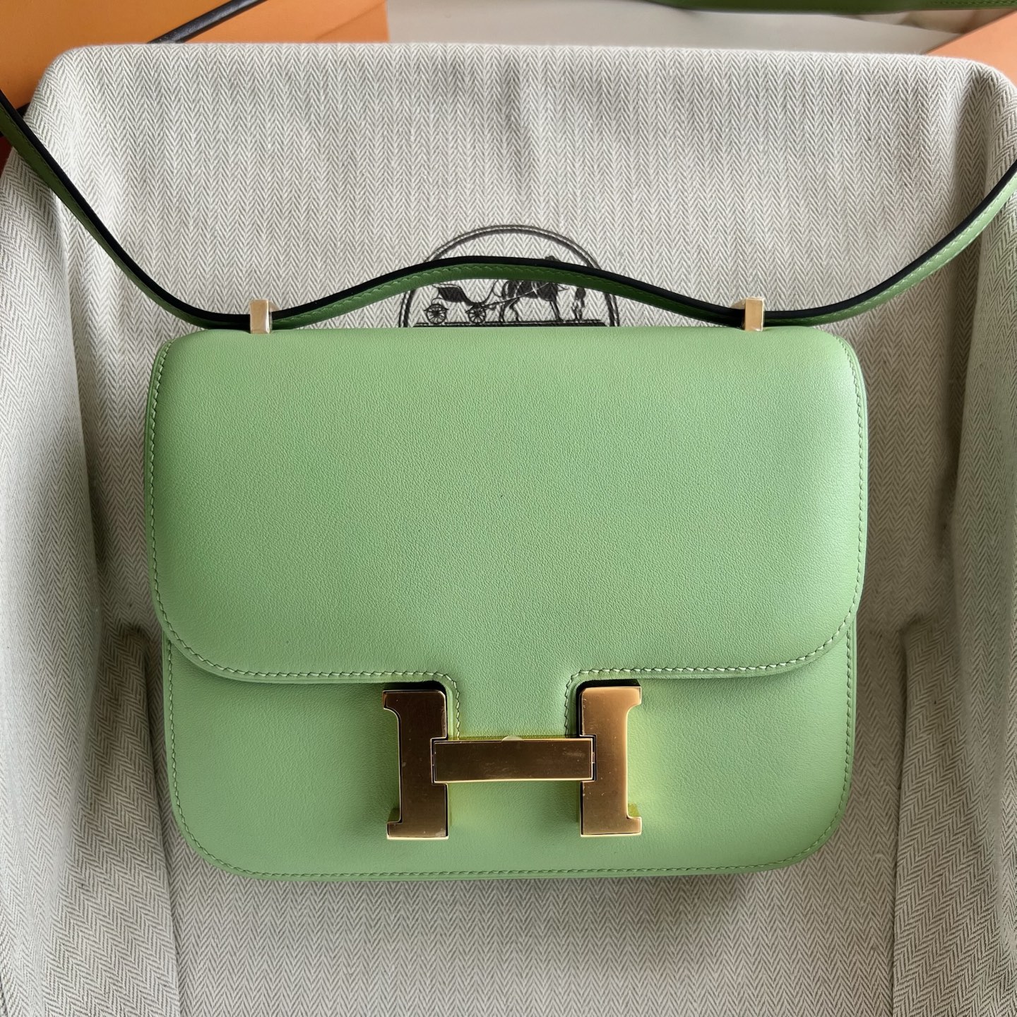 Constance 18cm Swift Color: I3 avocado green, gold buckle, fully hand-sewn with wax thread Ghw customized✈️ - Image 10